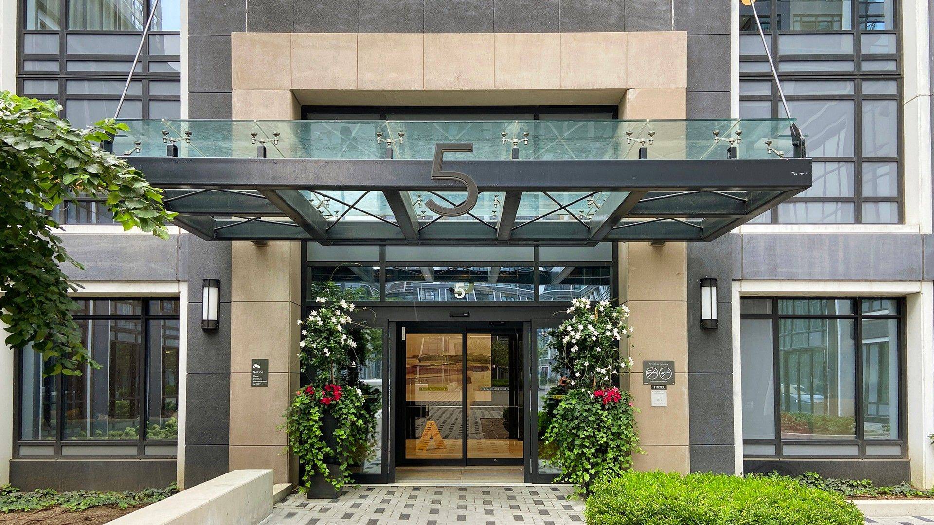 Toronto W08, ON M9A 0C8,5 Mabelle AVE E #327