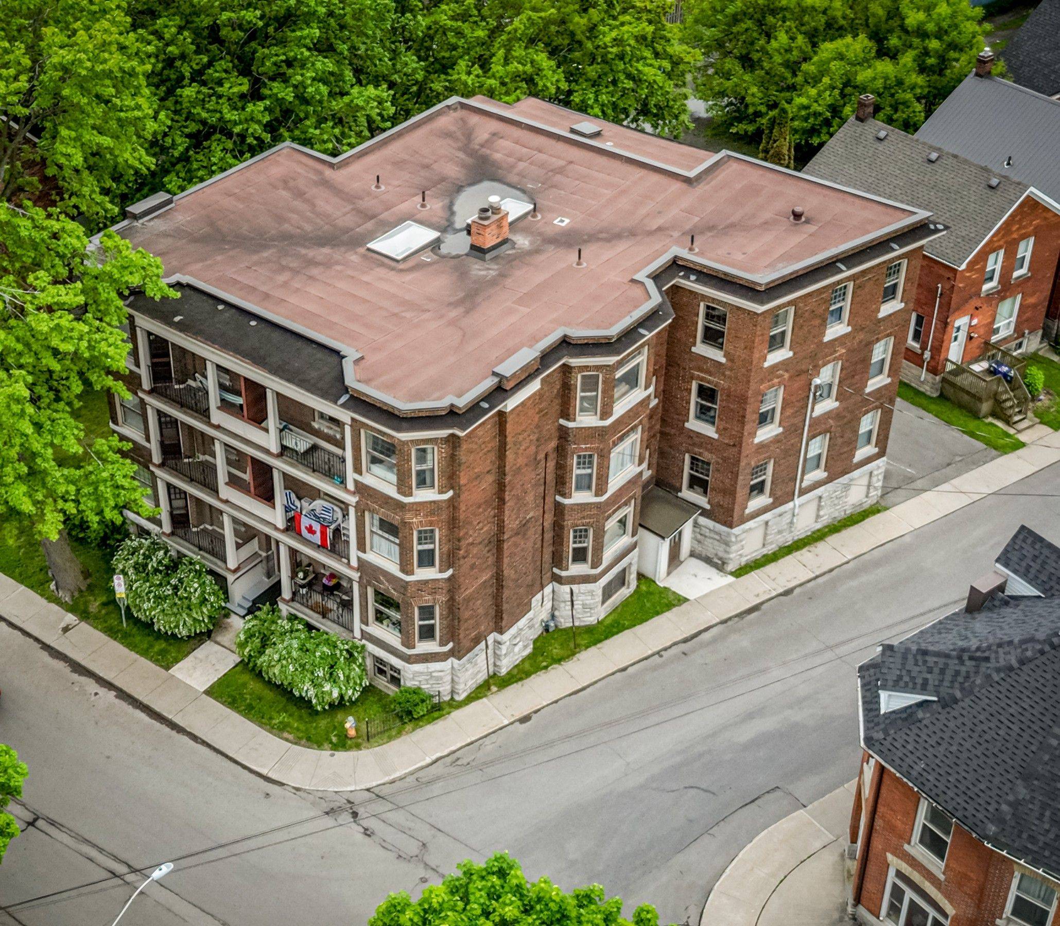 Kingston, ON K7L 3K5,244 Barrie ST #2