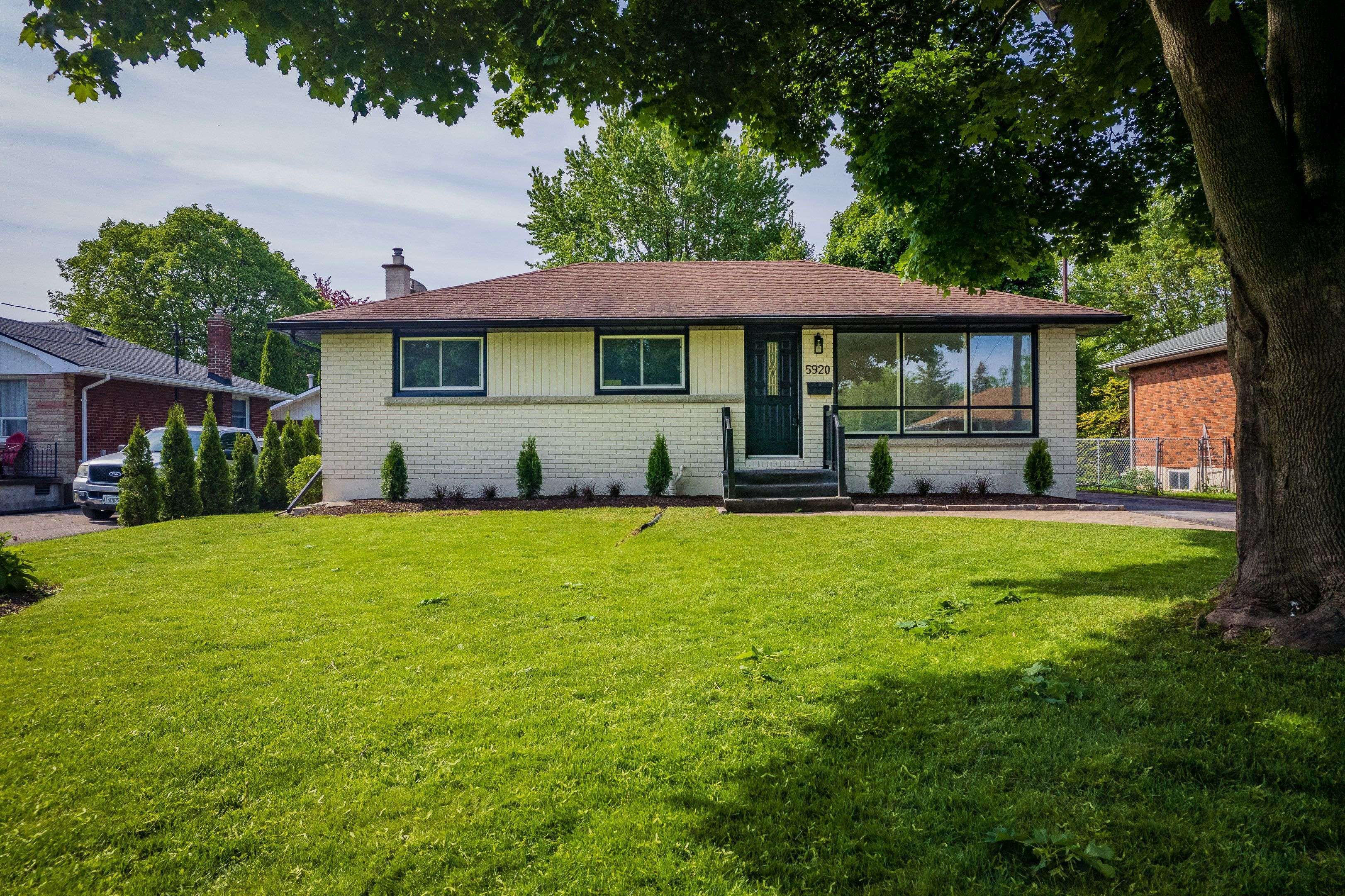 Niagara Falls, ON L2J 1V2,5920 SILVERWOOD CRES
