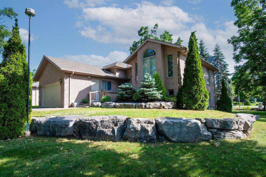 Kawartha Lakes, ON K0M 1A0,2 Huntingwood CRES