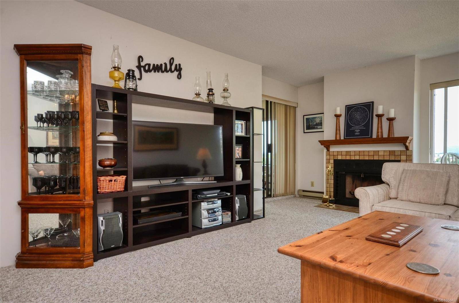 Saanich, BC V8X 1G2,3260 Quadra St #408