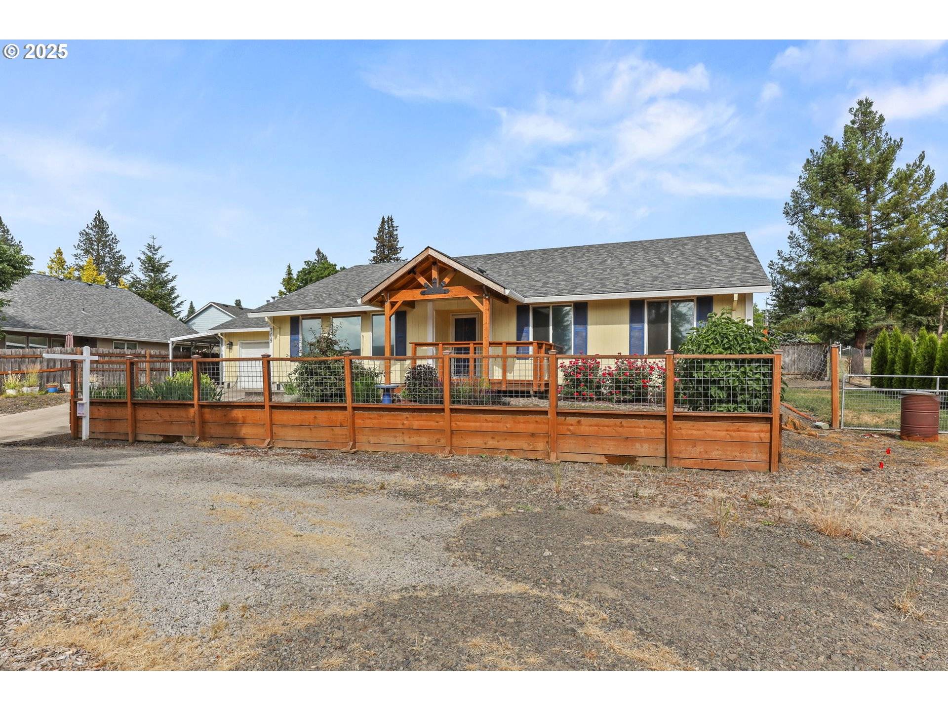 Carlton, OR 97111,709 S PARK ST