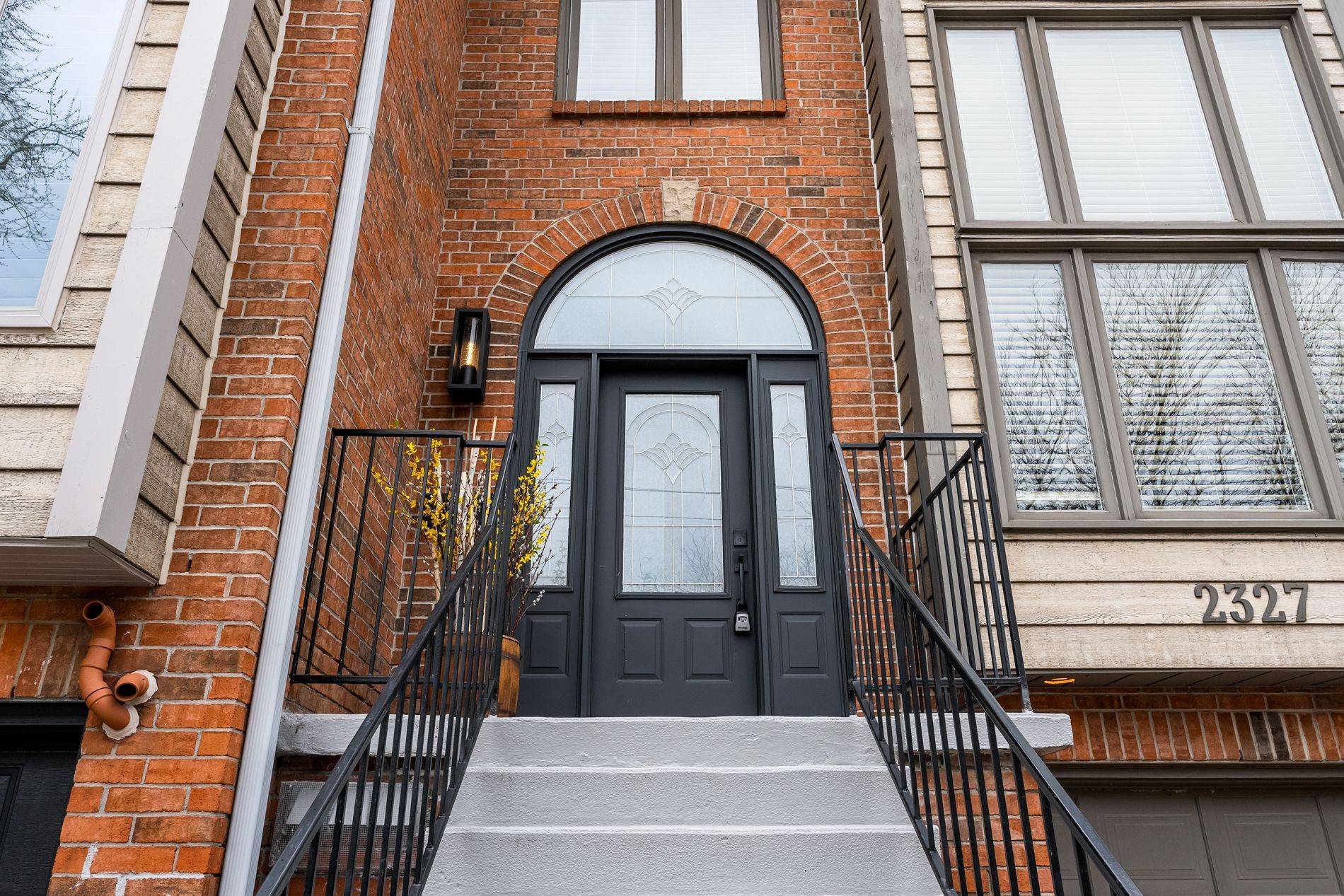 Oakville, ON L6L 1C2,2327 Marine DR