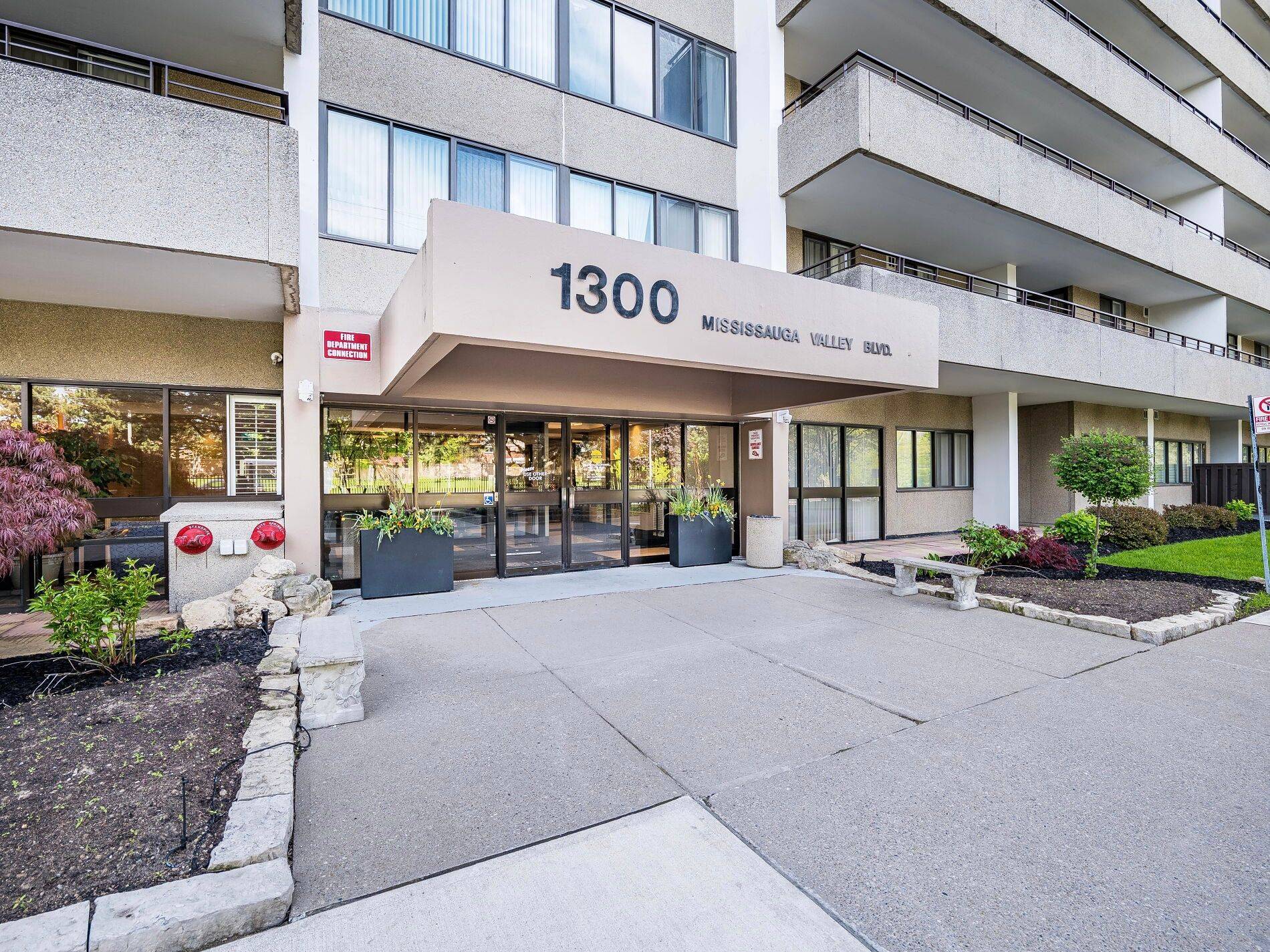 Mississauga, ON L5A 3S8,1300 Mississauga Valley BLVD #203