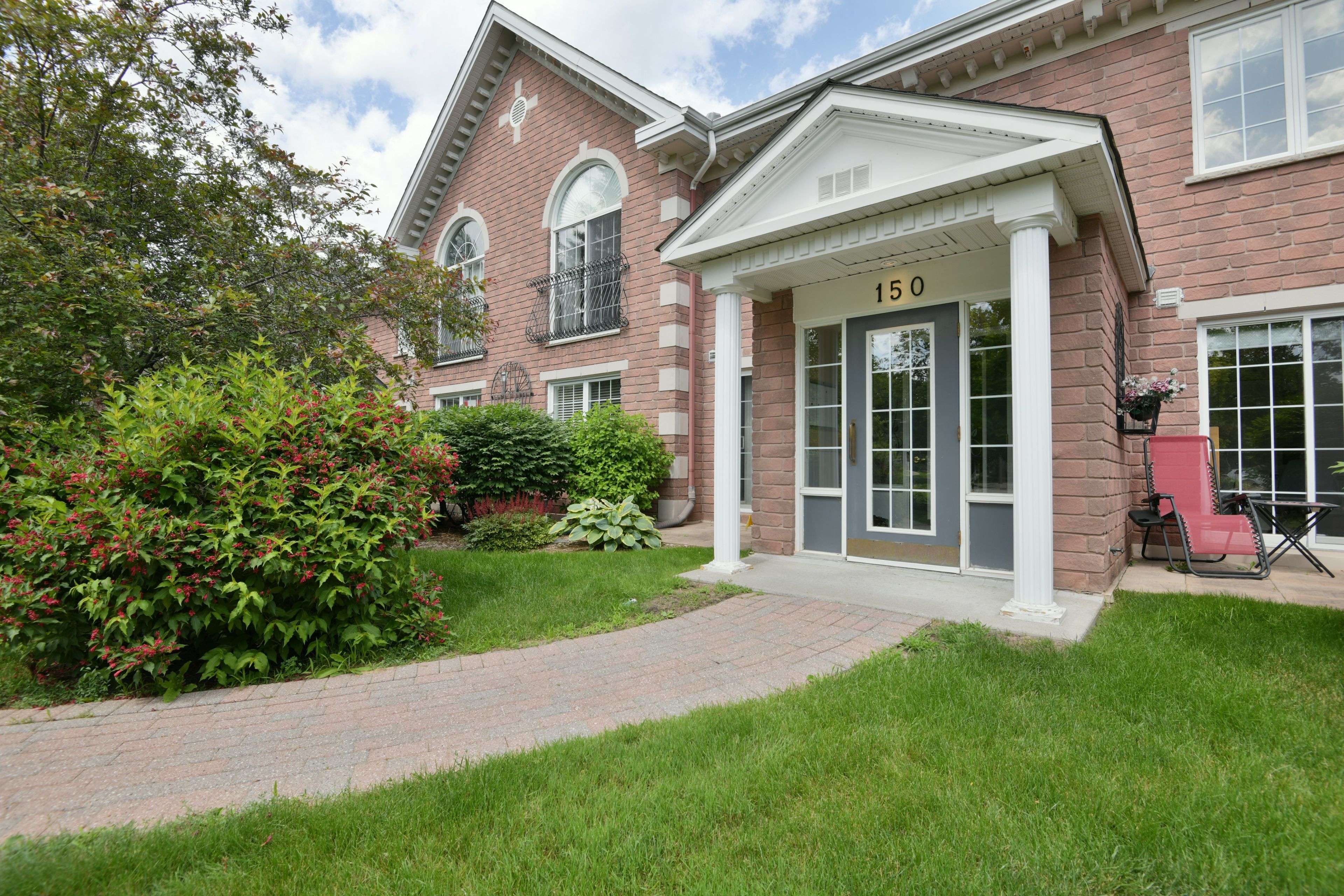 Kanata, ON K2K 2W1,150 Robson CT #2C