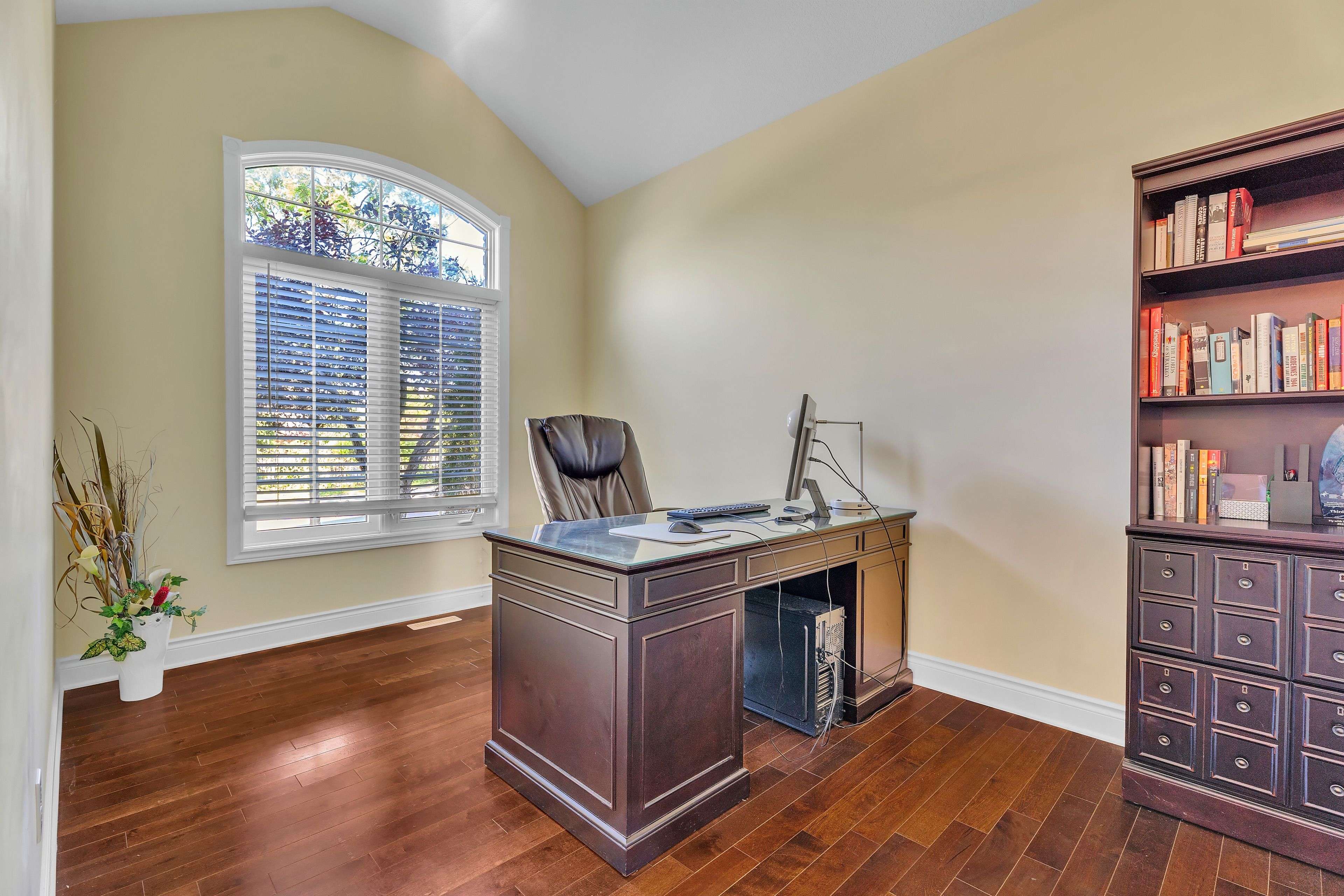 London North, ON N5X 0H4,515 Skyline AVE #55
