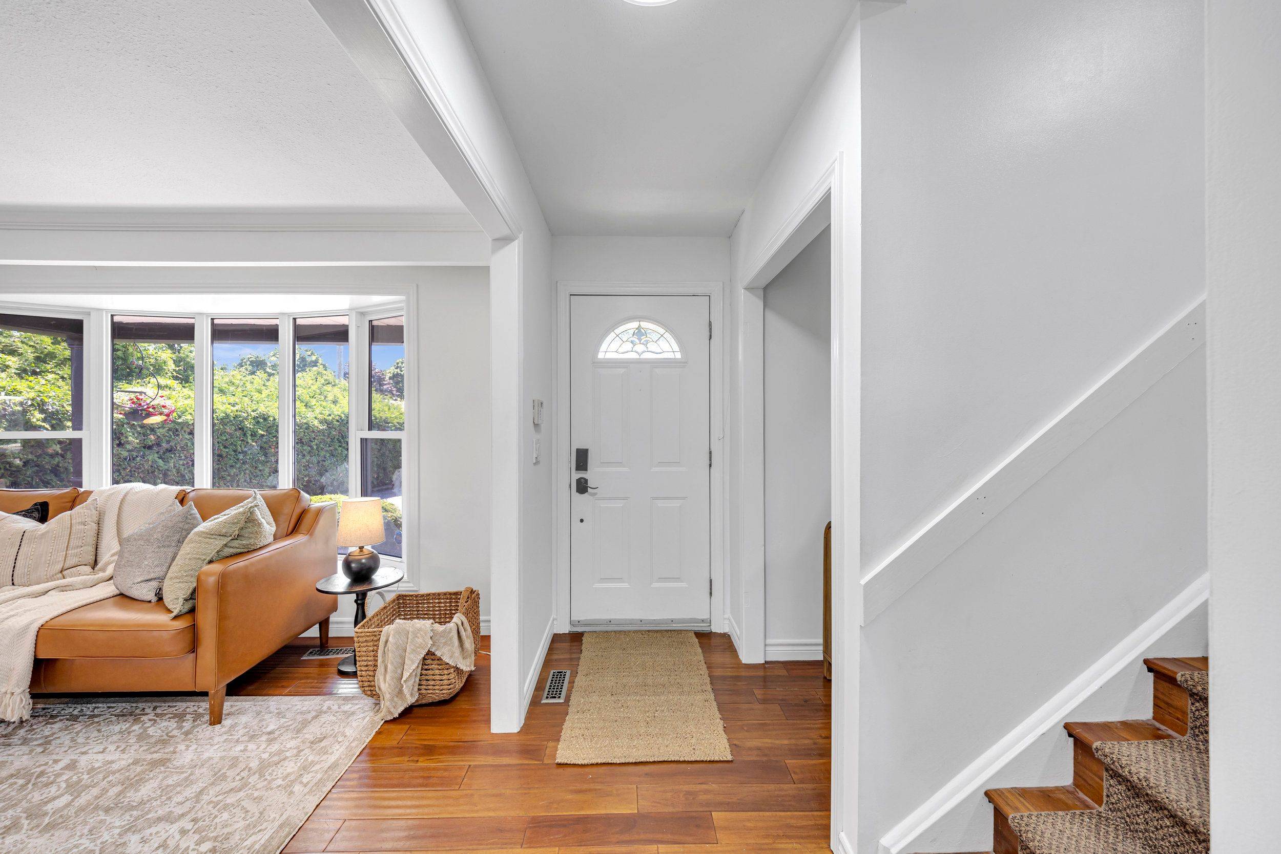 Oshawa, ON L1H 7B5,975 Brenda CT