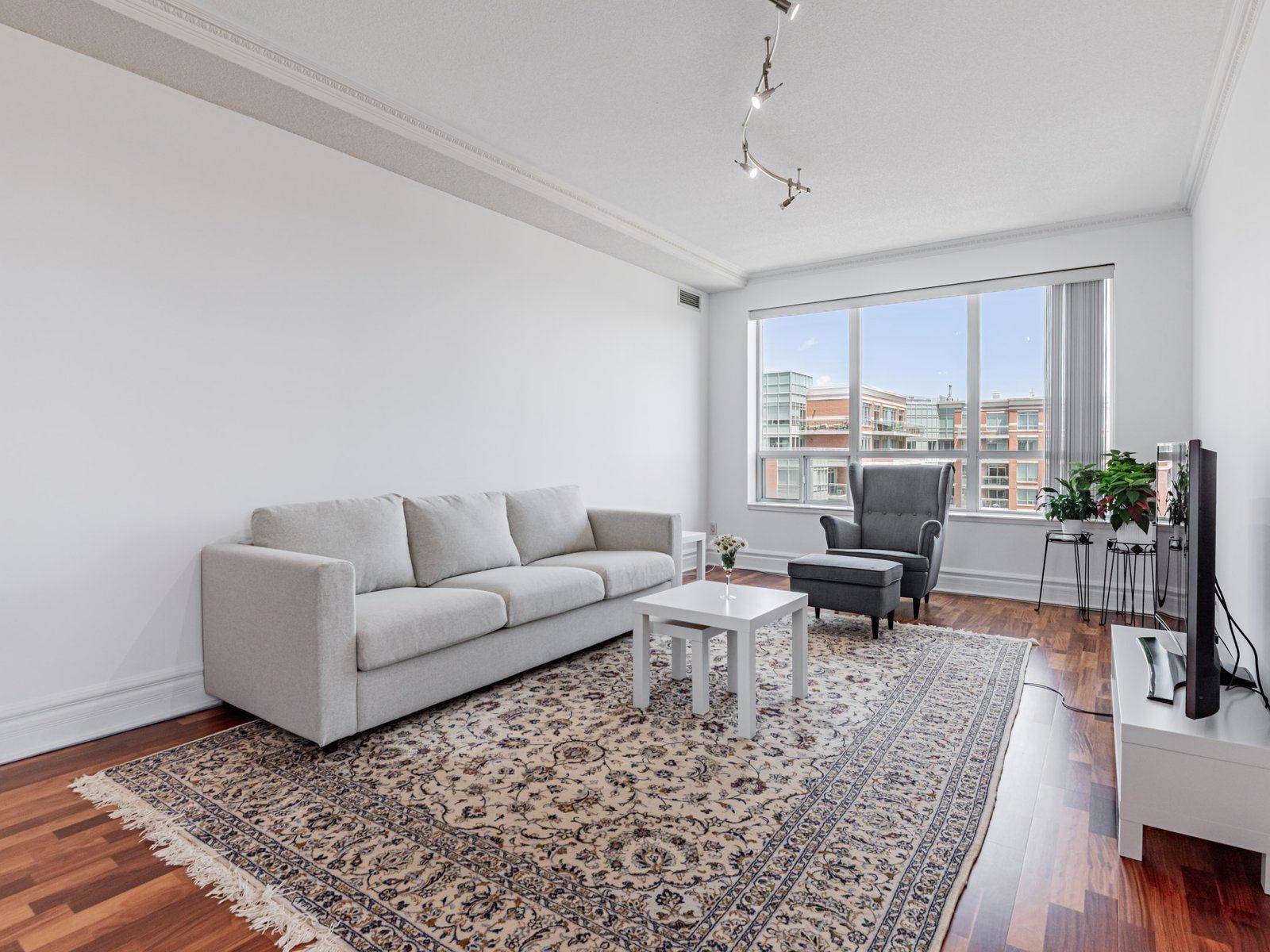 Markham, ON L3T 7Y5,48 Suncrest BLVD #LPH 2