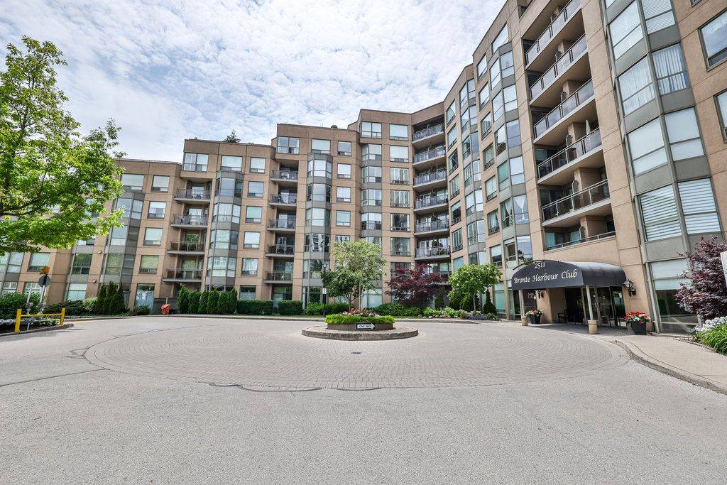 Oakville, ON L6L 6L9,2511 Lakeshore RD W #411
