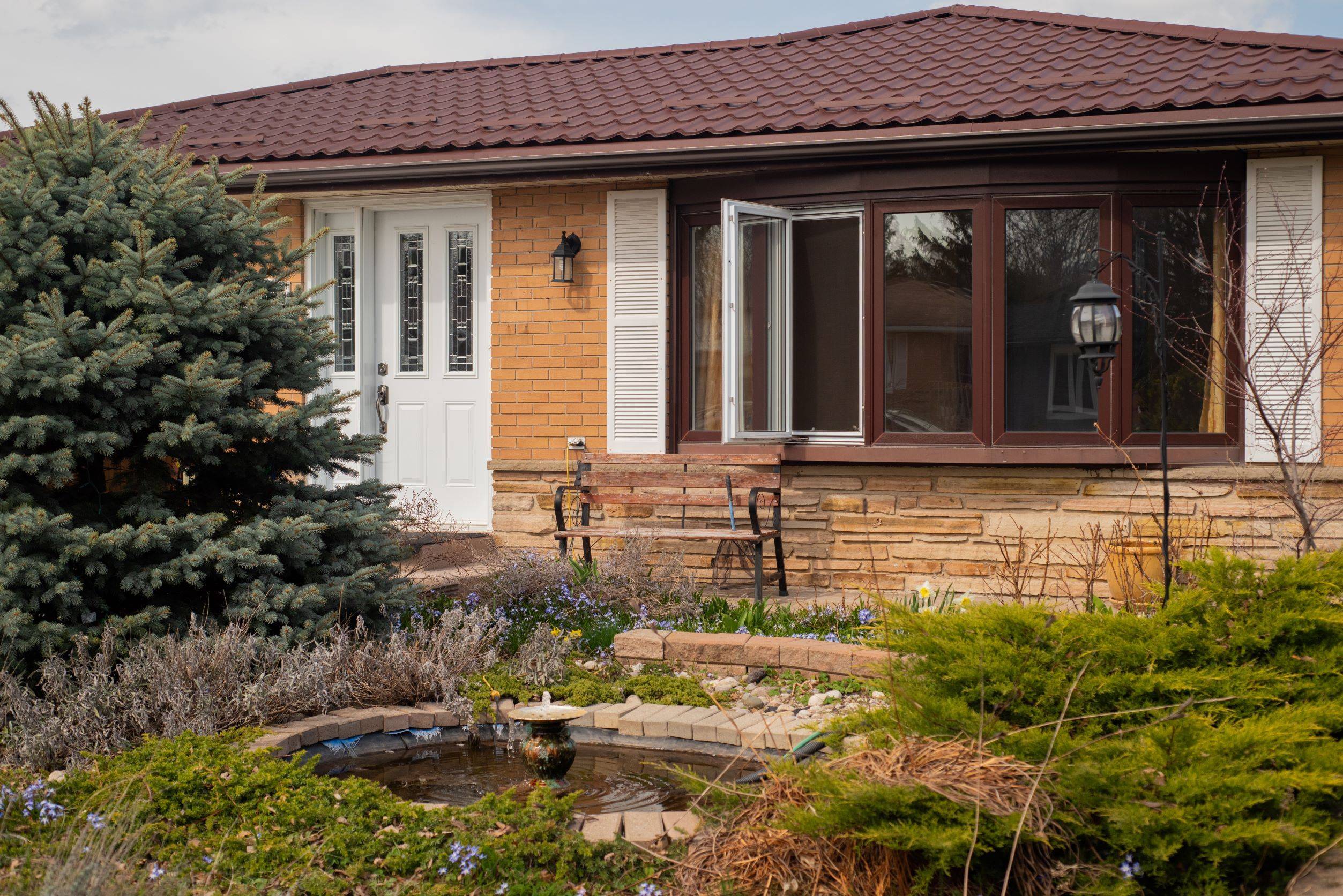 Kitchener, ON N2M 2E5,126 Hazelglen DR