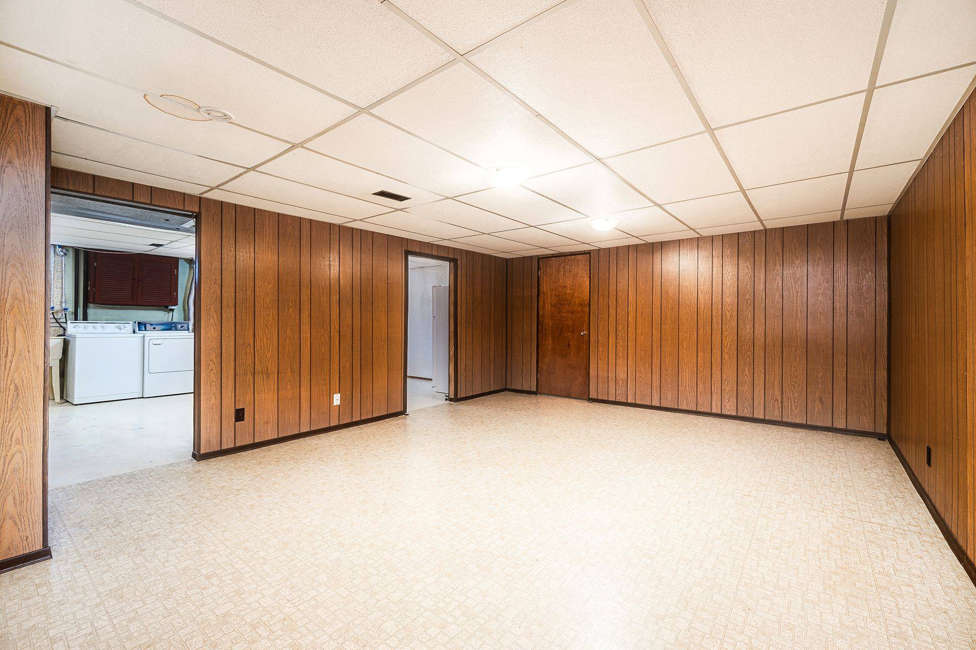 Hamilton, ON L9C 5Z9,100 Hadeland AVE #Lower