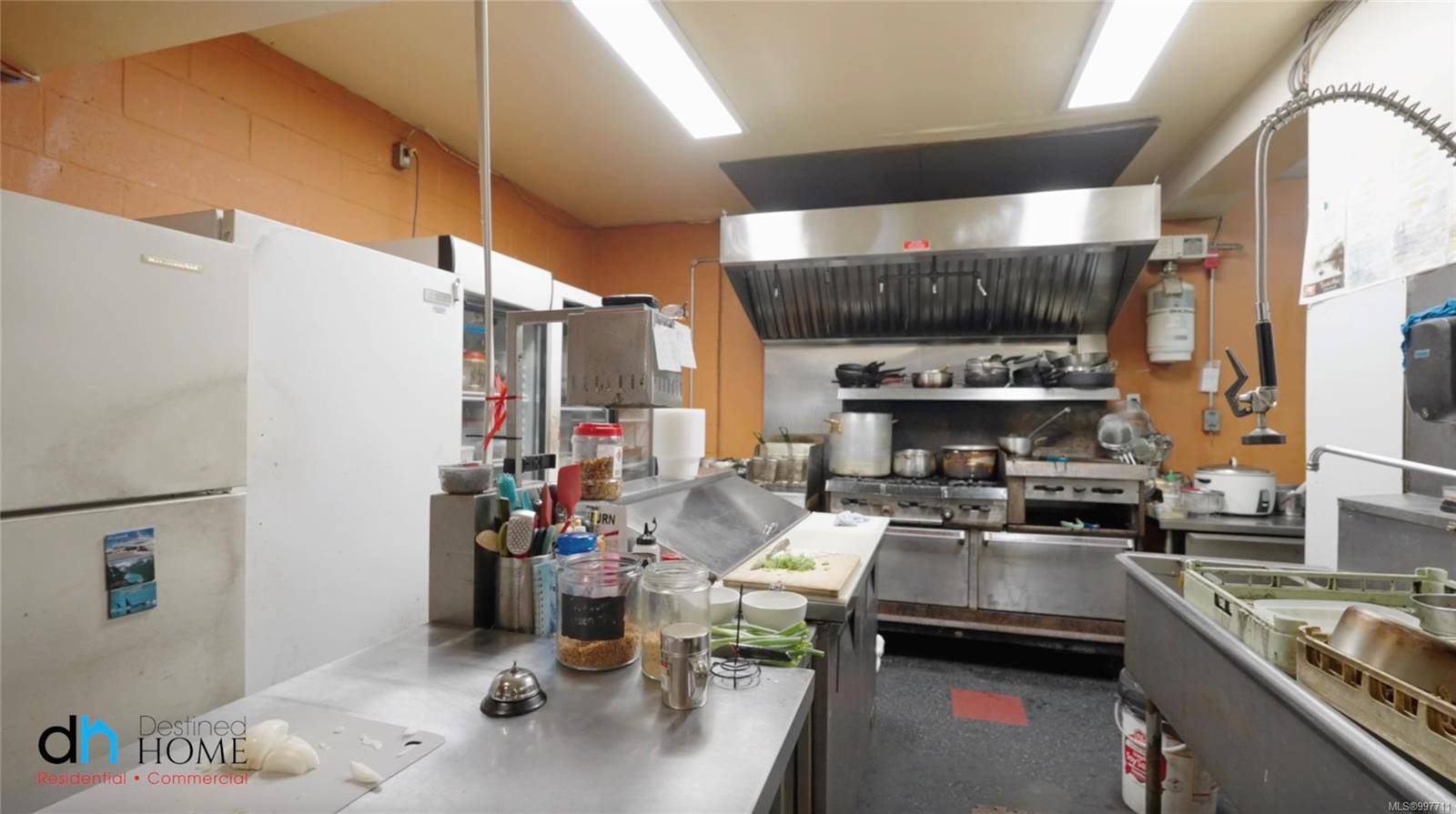 Victoria, BC V8X 1E9,3189 Quadra St