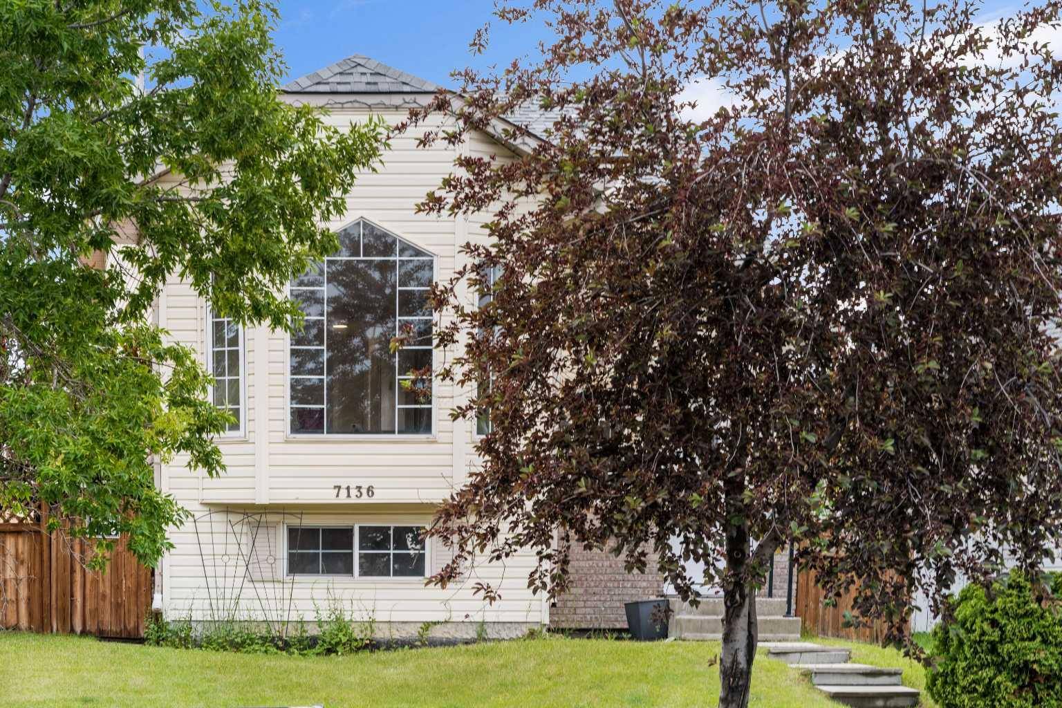 Calgary, AB T1Y 7B2,7136 Laguna WAY NE