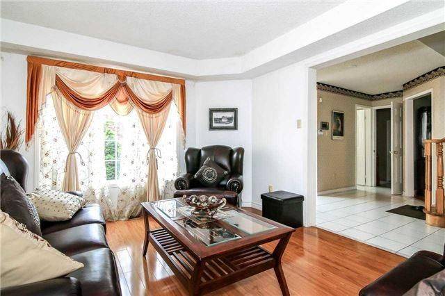 Brampton, ON L6R 1G4,36 Eagleridge DR #Upper