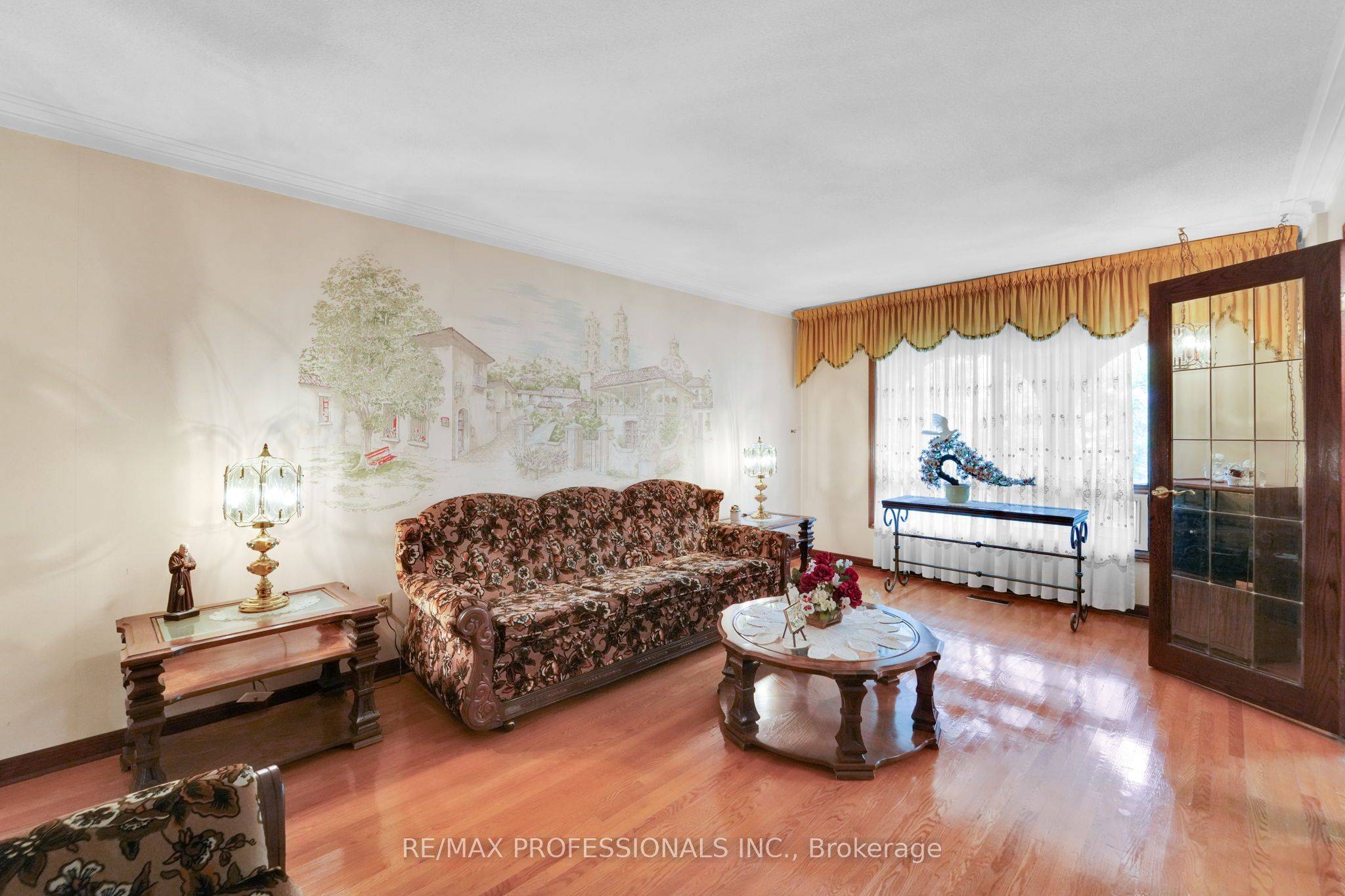 Toronto W05, ON M9M 2X8,65 Strathburn BLVD