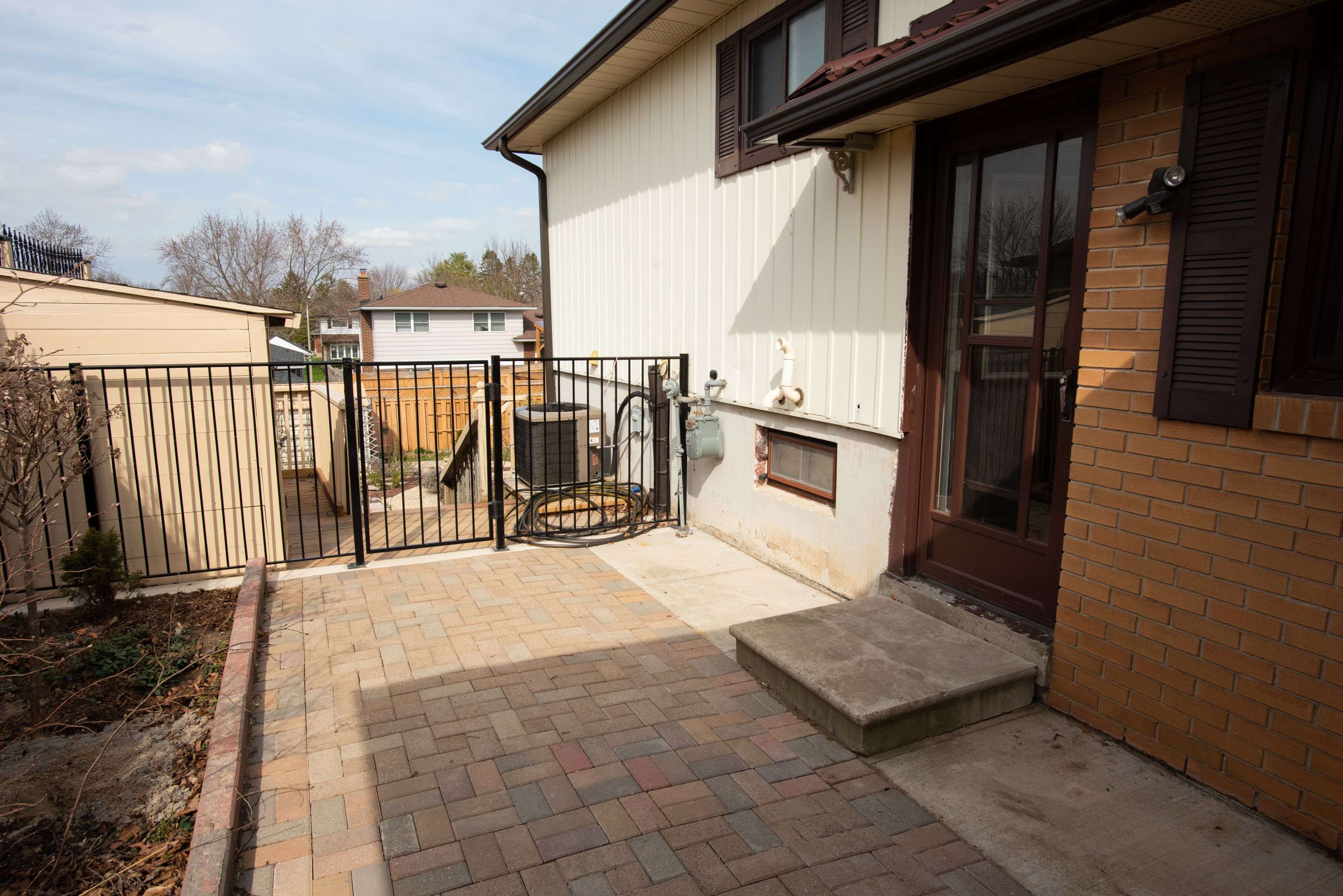 Kitchener, ON N2M 2E5,126 Hazelglen DR