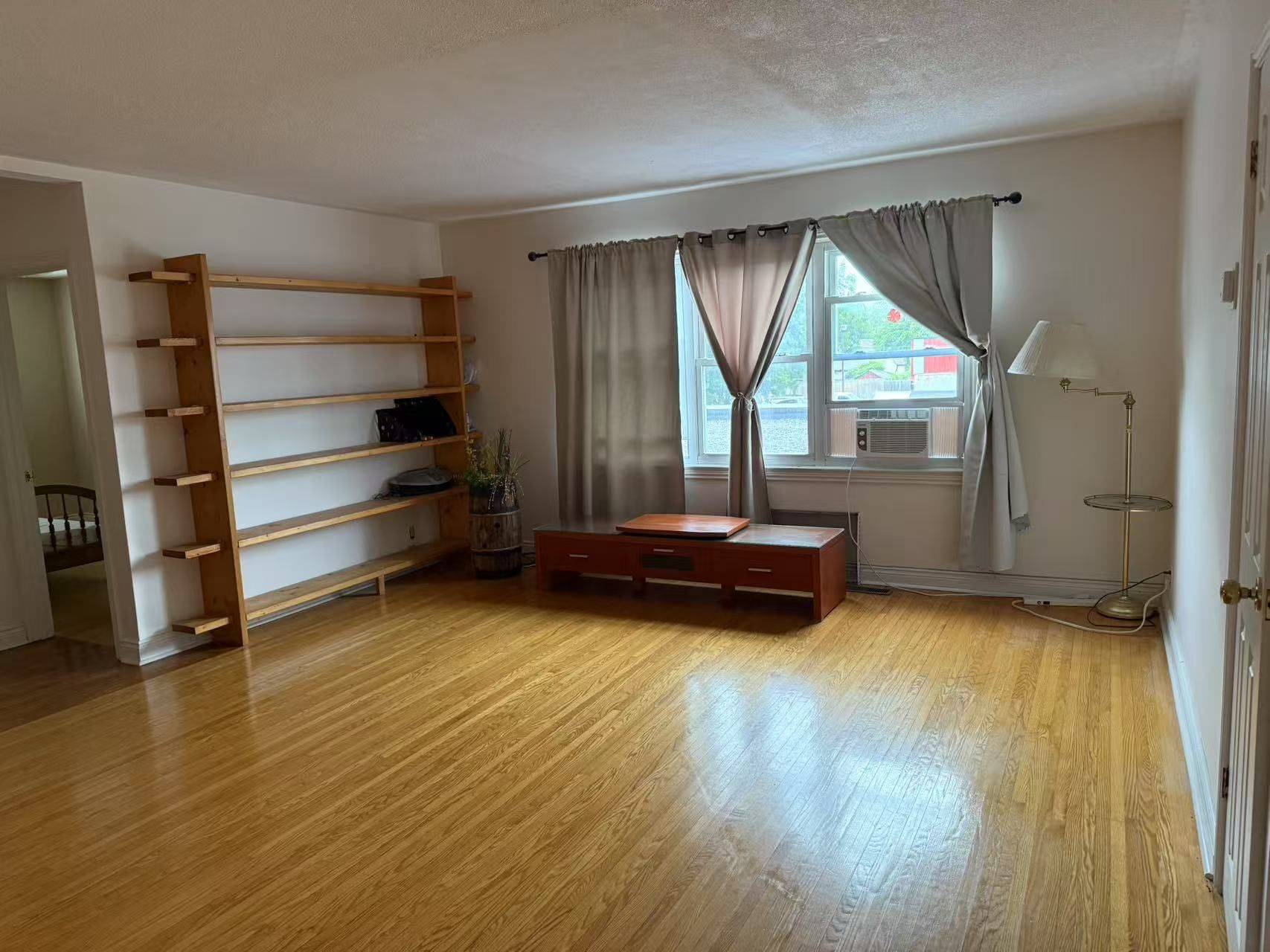Oshawa, ON M3H 1S9,364 Wilson RD S #2nd Floor