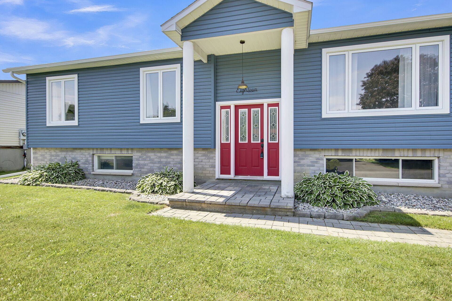 Stittsville - Munster - Richmond, ON K2S 1T9,18 Dowdall CRES