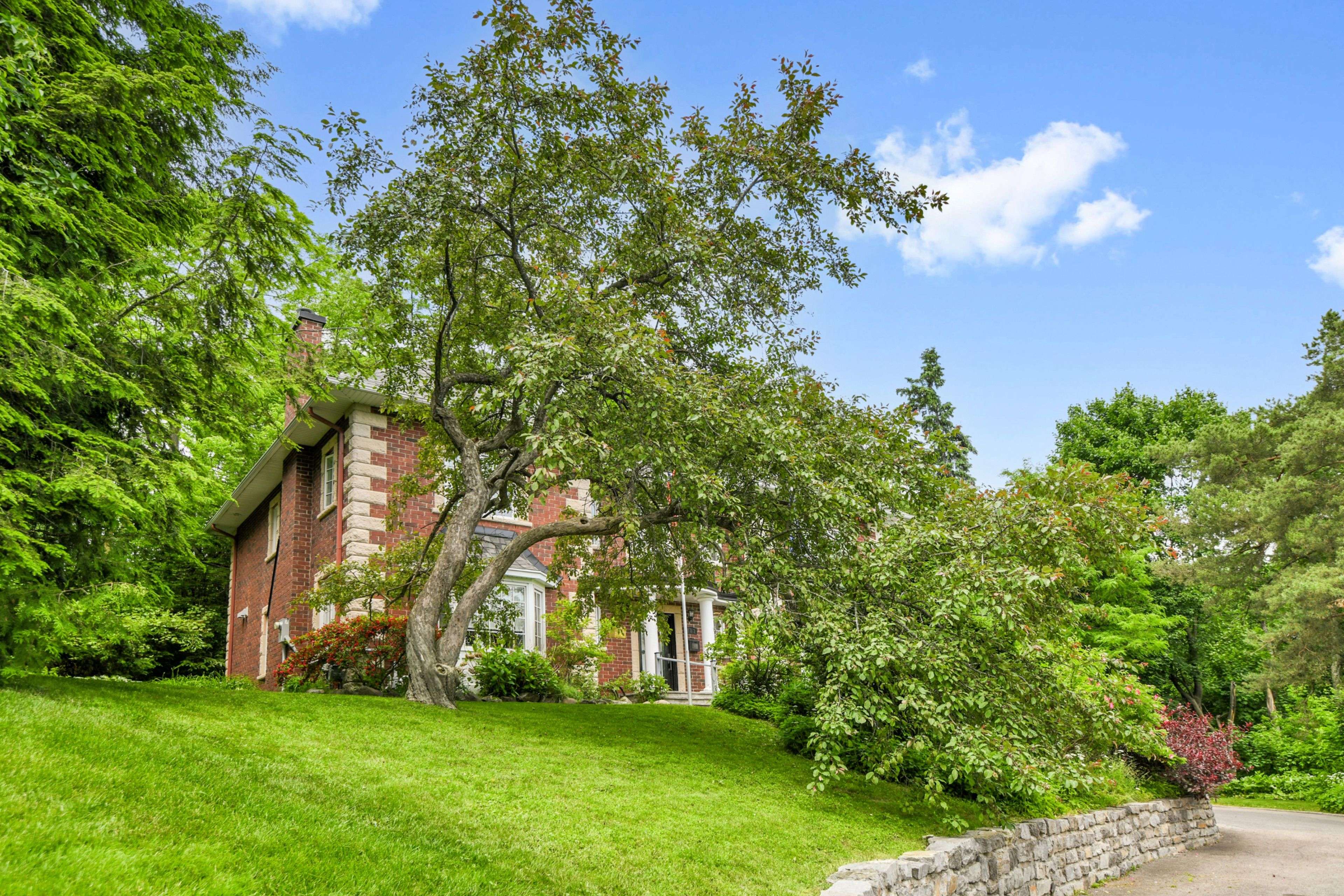 Rockcliffe Park, ON K1M 0Y7,211 Northcote PL