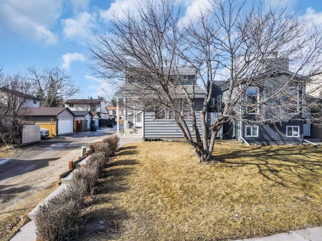 Calgary, AB T1Y4R6,111 Pinemill Mews NE