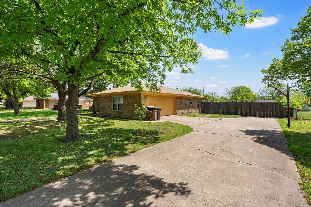 Lorena, TX 76655,111 Thompson Circle