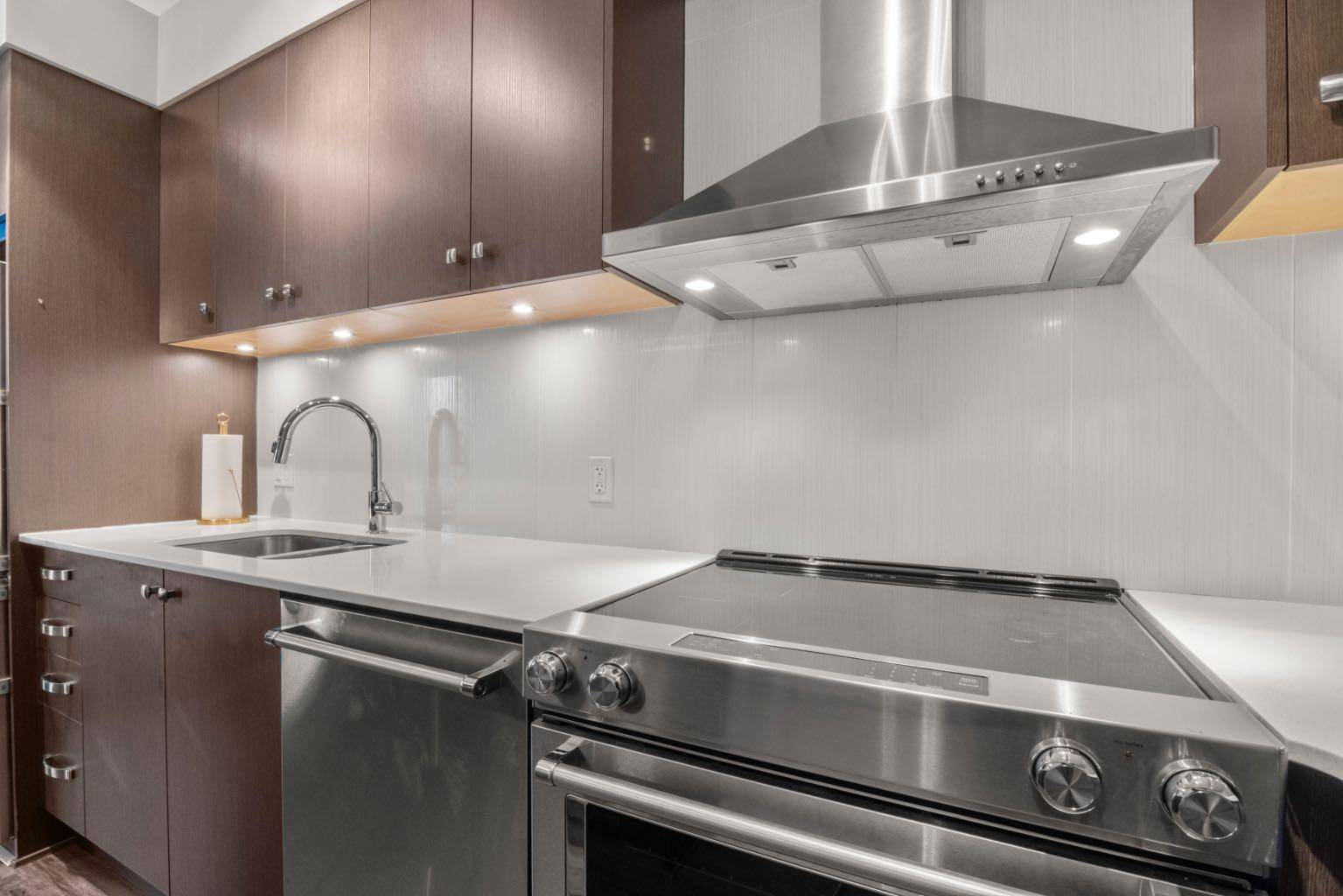 Calgary, AB T2P1J3,930 6 AVE SW #2210