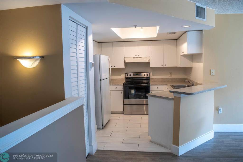 Fort Lauderdale, FL 33316,2021 SE 10th Ave #206