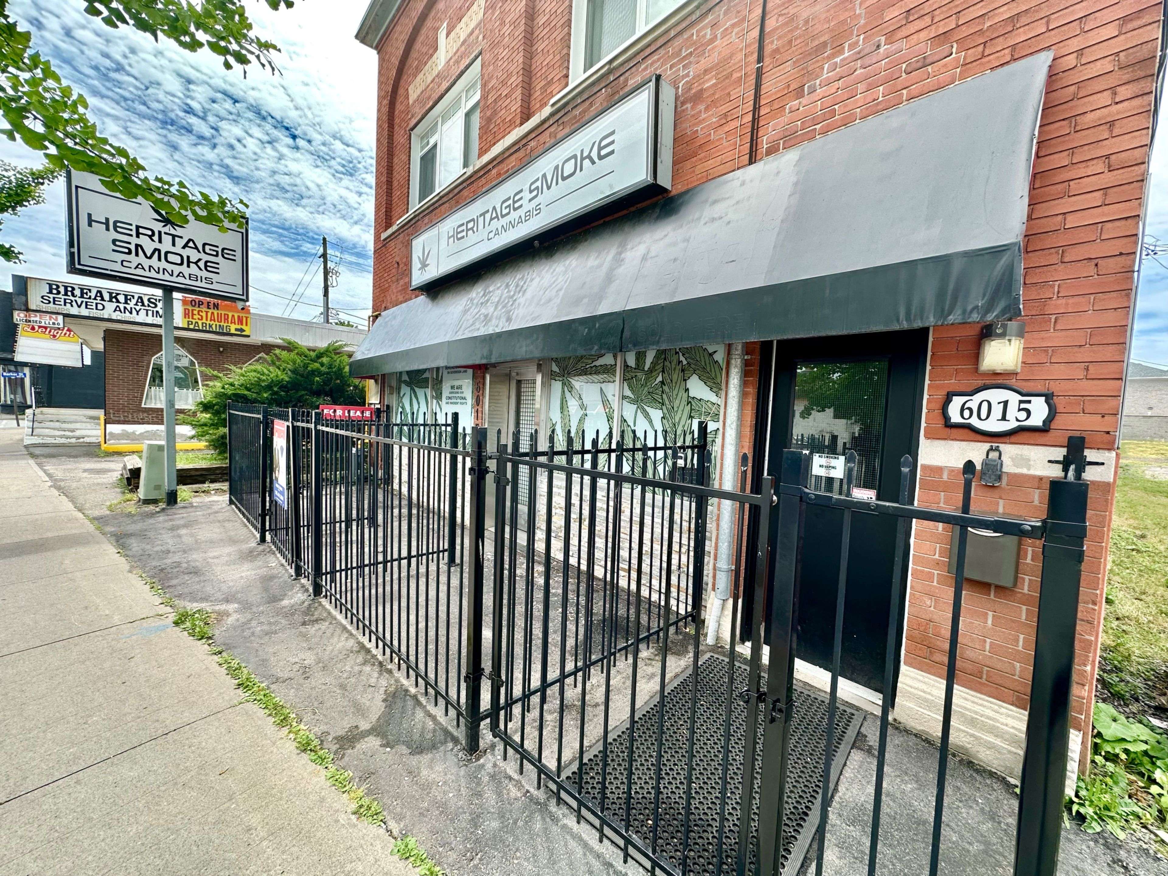 Niagara Falls, ON L2G 5Z7,6015 Main ST