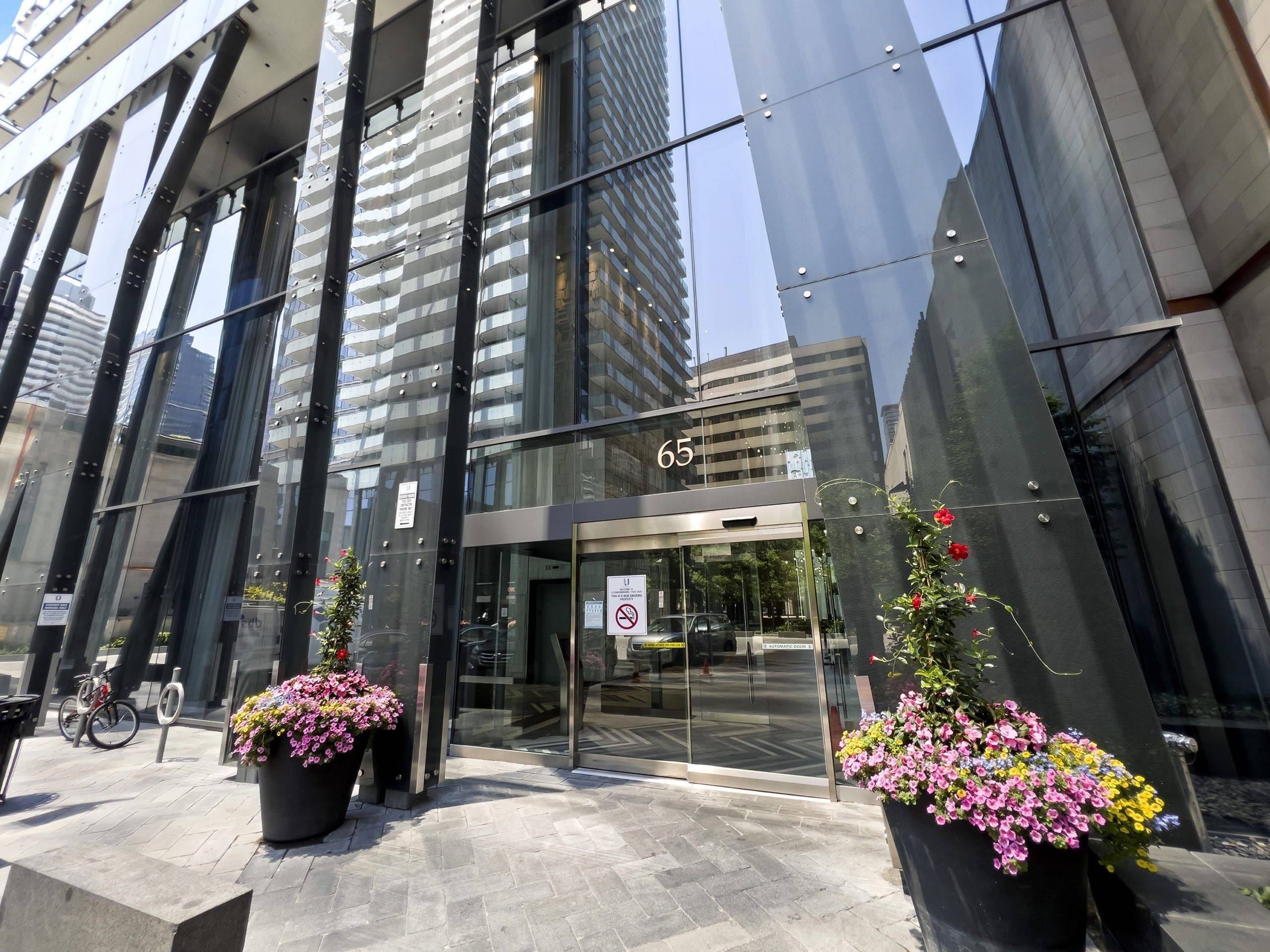 Toronto C01, ON M5S 0A6,65 St. Mary ST #3901