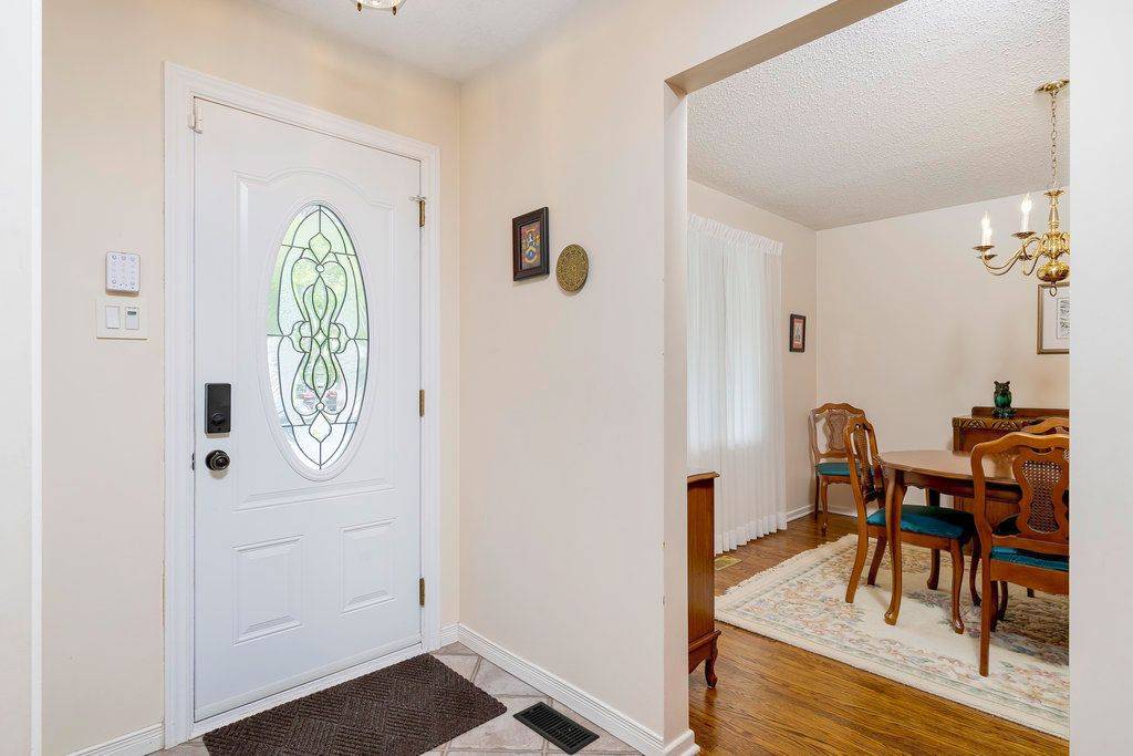 Blackburn Hamlet, ON K1B 4A5,31 Oakhurst CRES