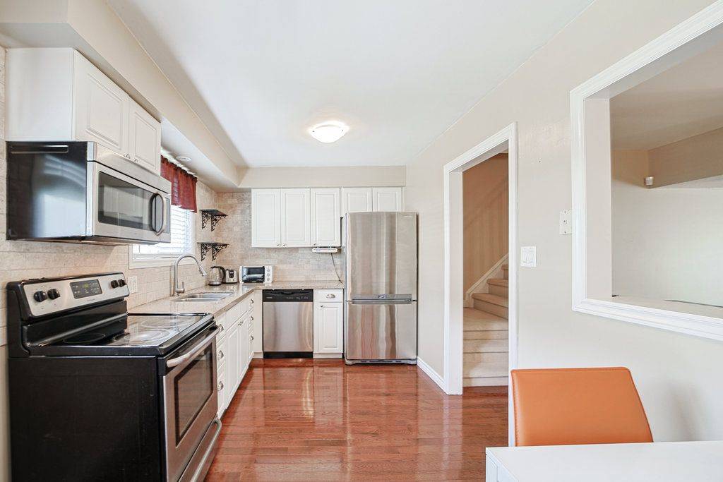 Pickering, ON L1V 2V9,1350 Glenanna RD #38