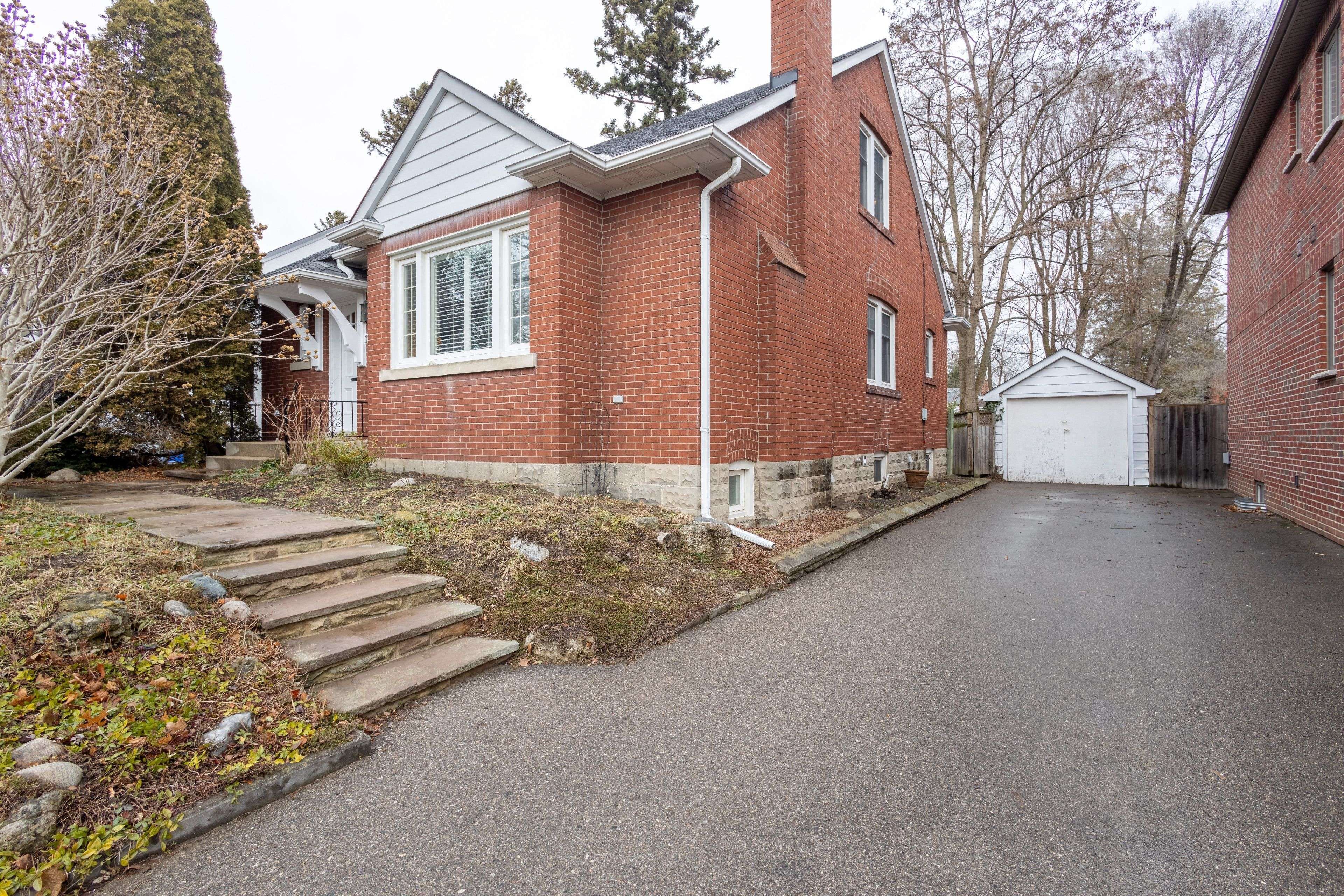 Mississauga, ON L5G 3N9,11 Brant AVE