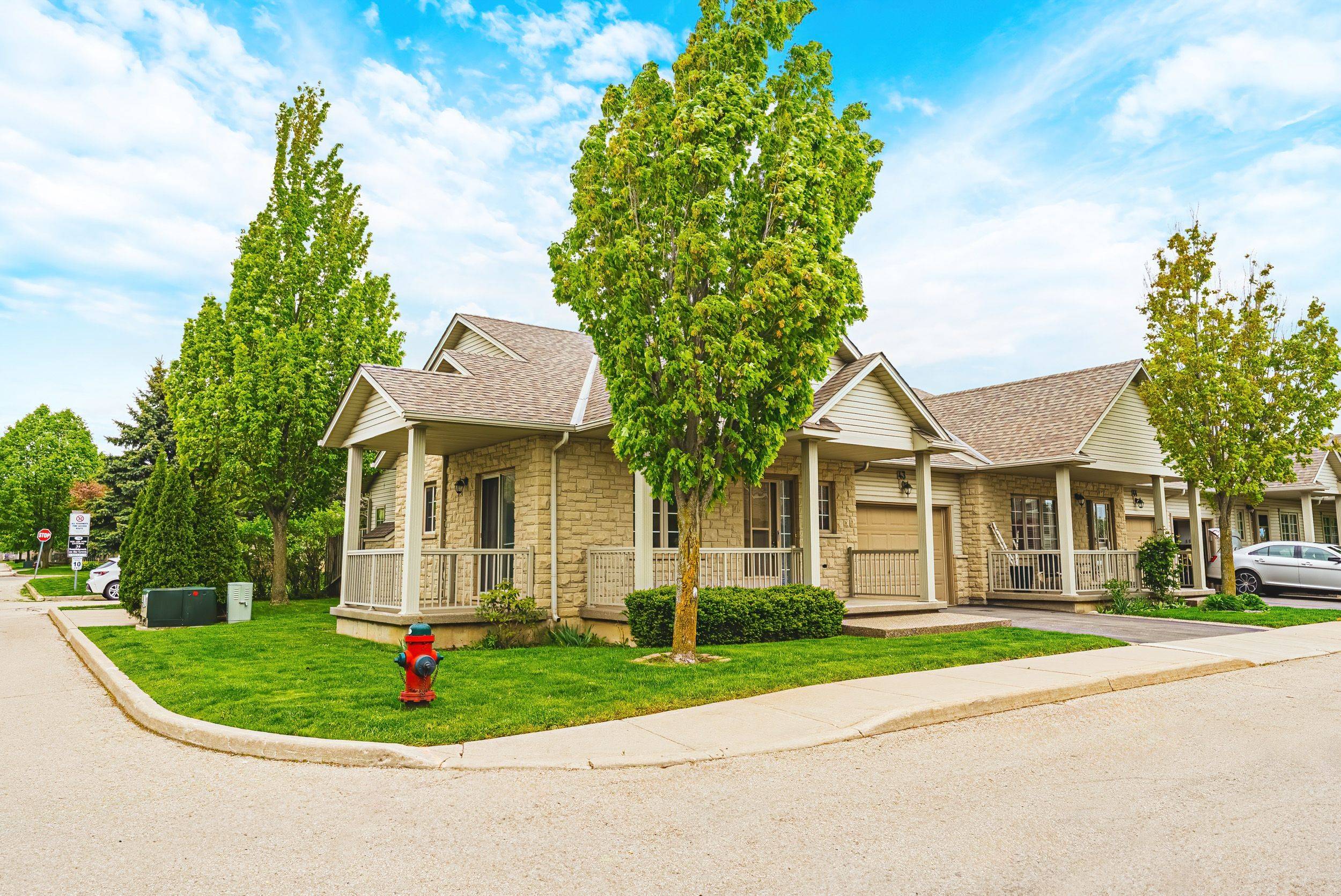Hamilton, ON L0R 1C0,130 Southbrook DR #43