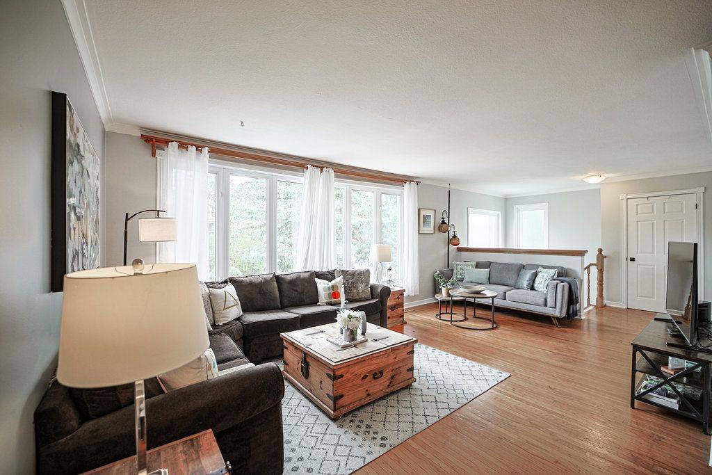 Newmarket, ON L3Y 2Z7,689 Sunnypoint DR