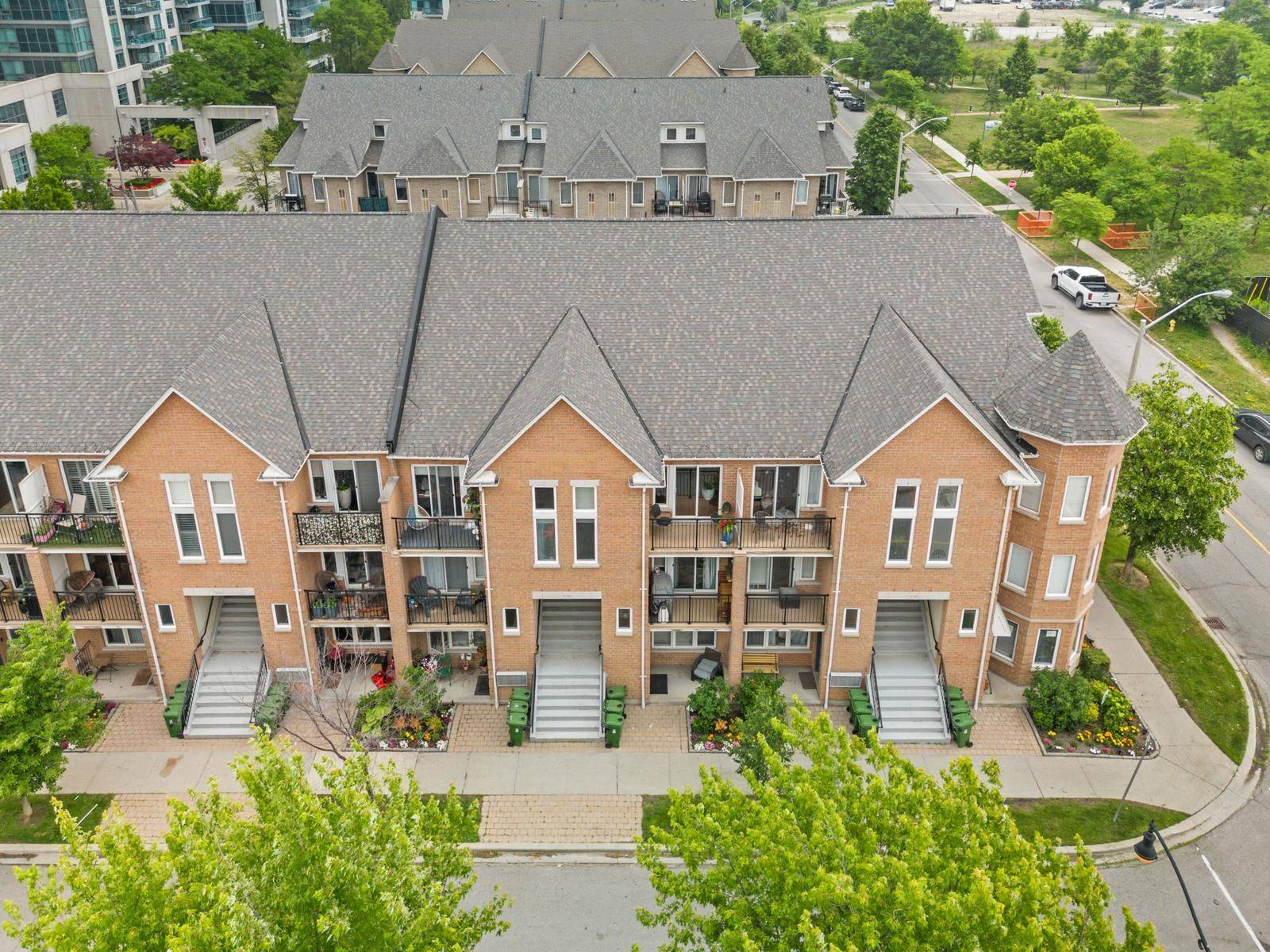 Toronto C11, ON M4G 4J2,128 Aerodrome CRES #302