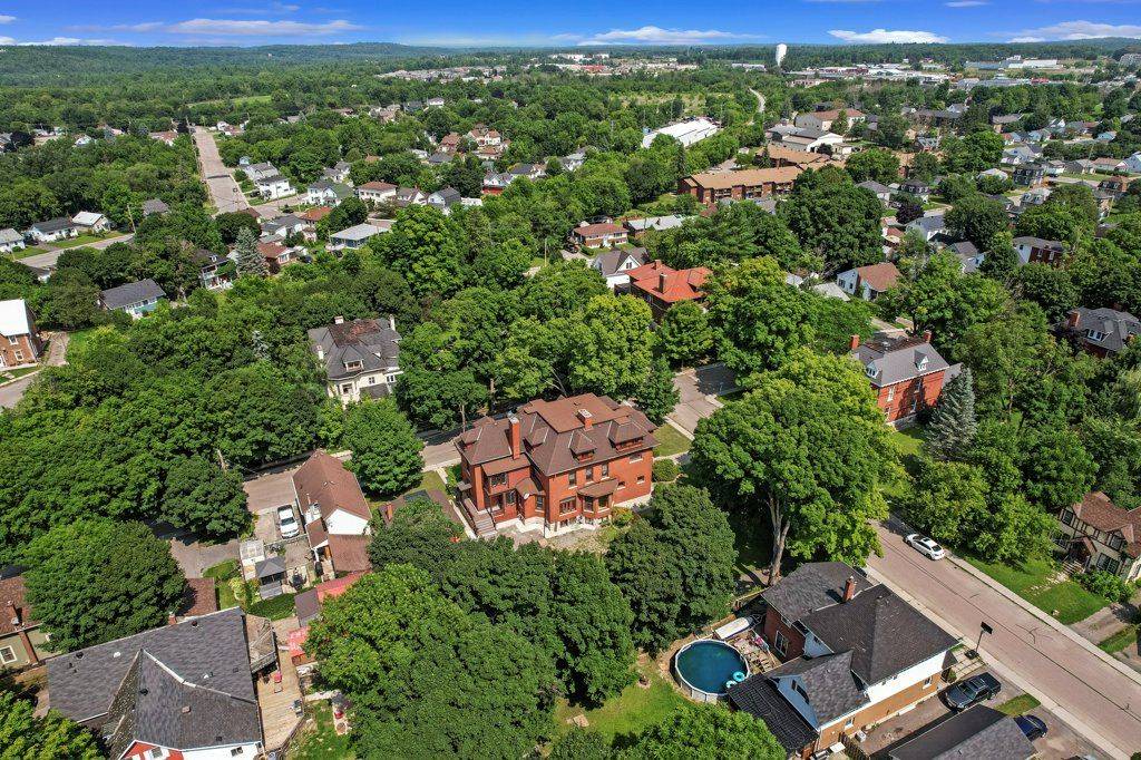 Renfrew, ON K7V 2W4,154 Quarry AVE