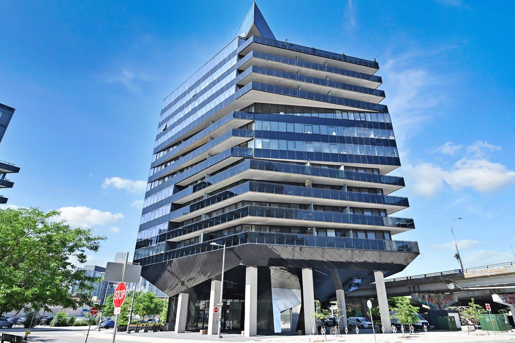 Toronto C08, ON M5A 0T4,21 Lawren Harris SQ #1213