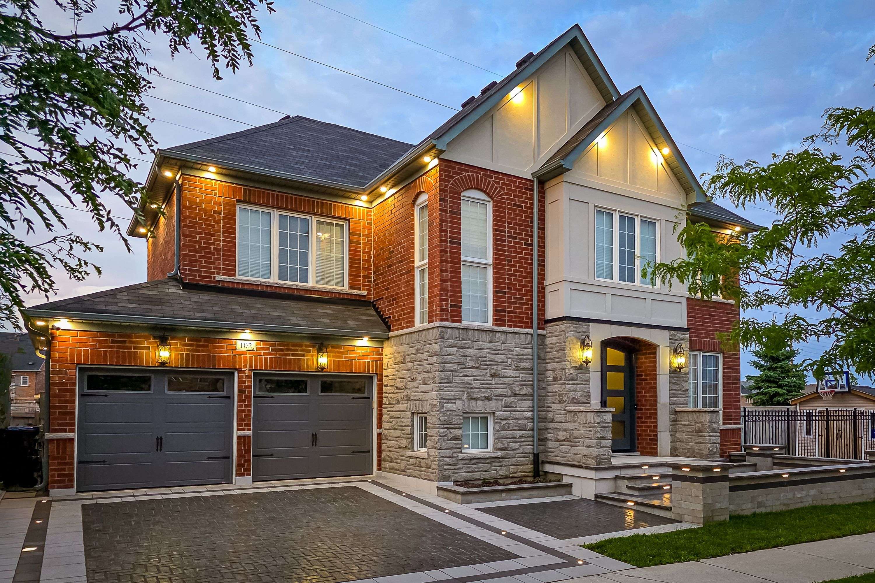 Brampton, ON L6Y 5Z5,102 Monkton CIR