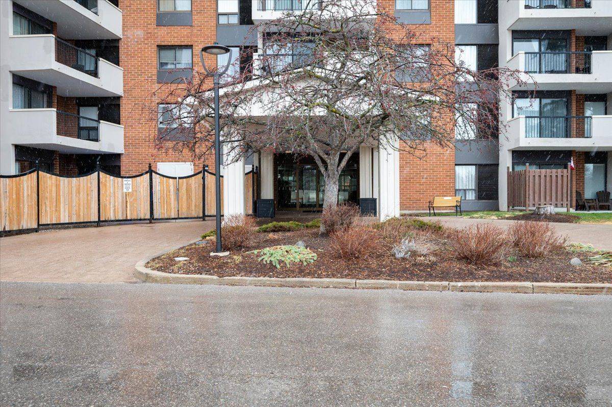Kitchener, ON N2H 6P2,260 Sheldon AVE N #809