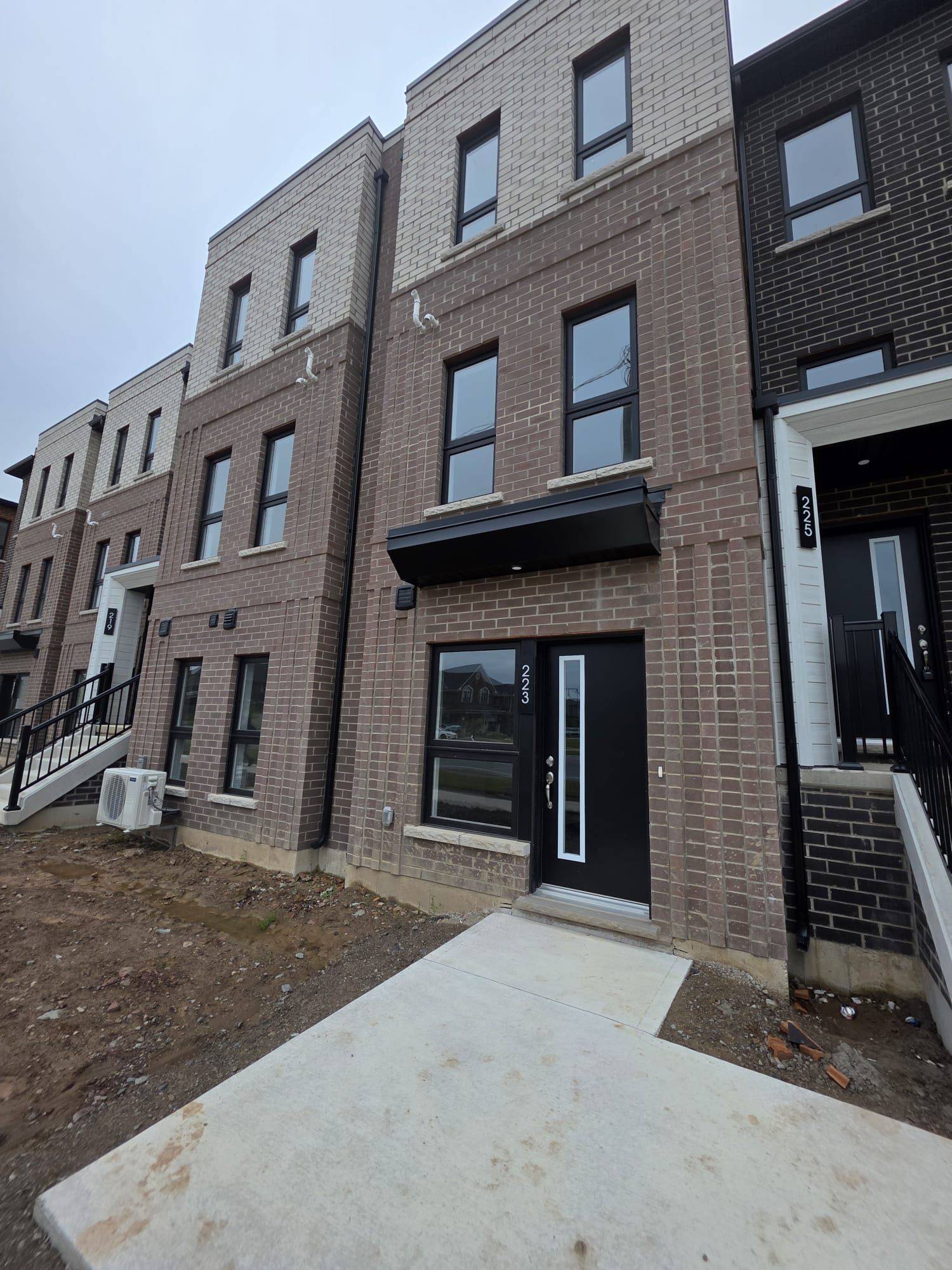 Hamilton, ON L8B 2A9,223 Burke ST