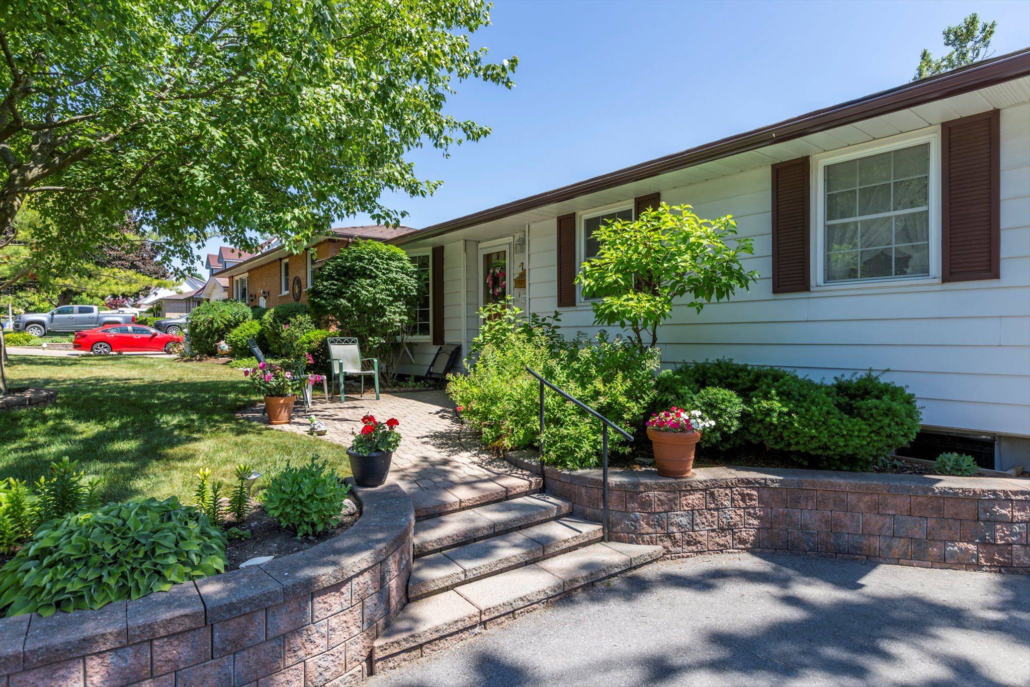 Peterborough West, ON K9J 6E4,110 Greenhill DR