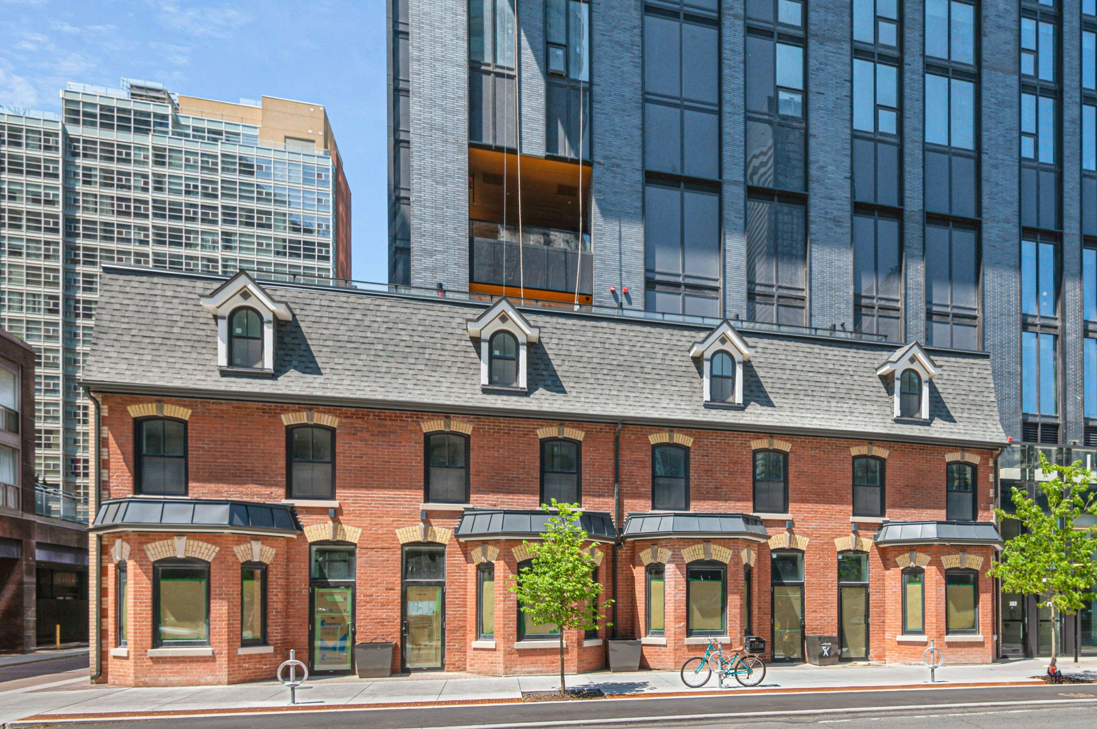 Toronto C01, ON M4Y 0J5,8 Wellesley ST W