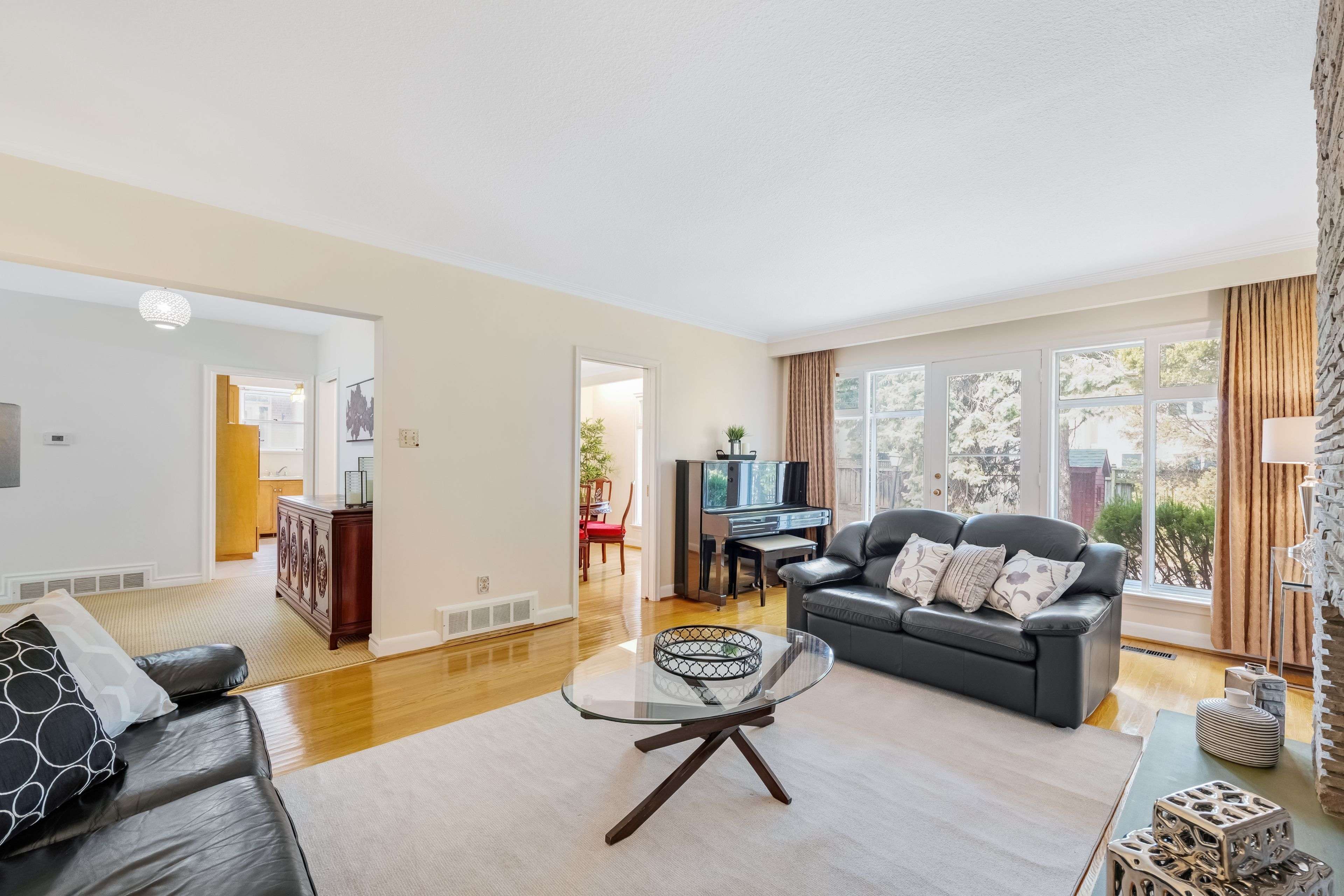 Toronto C14, ON M2N 4P8,12 Feldbar CT