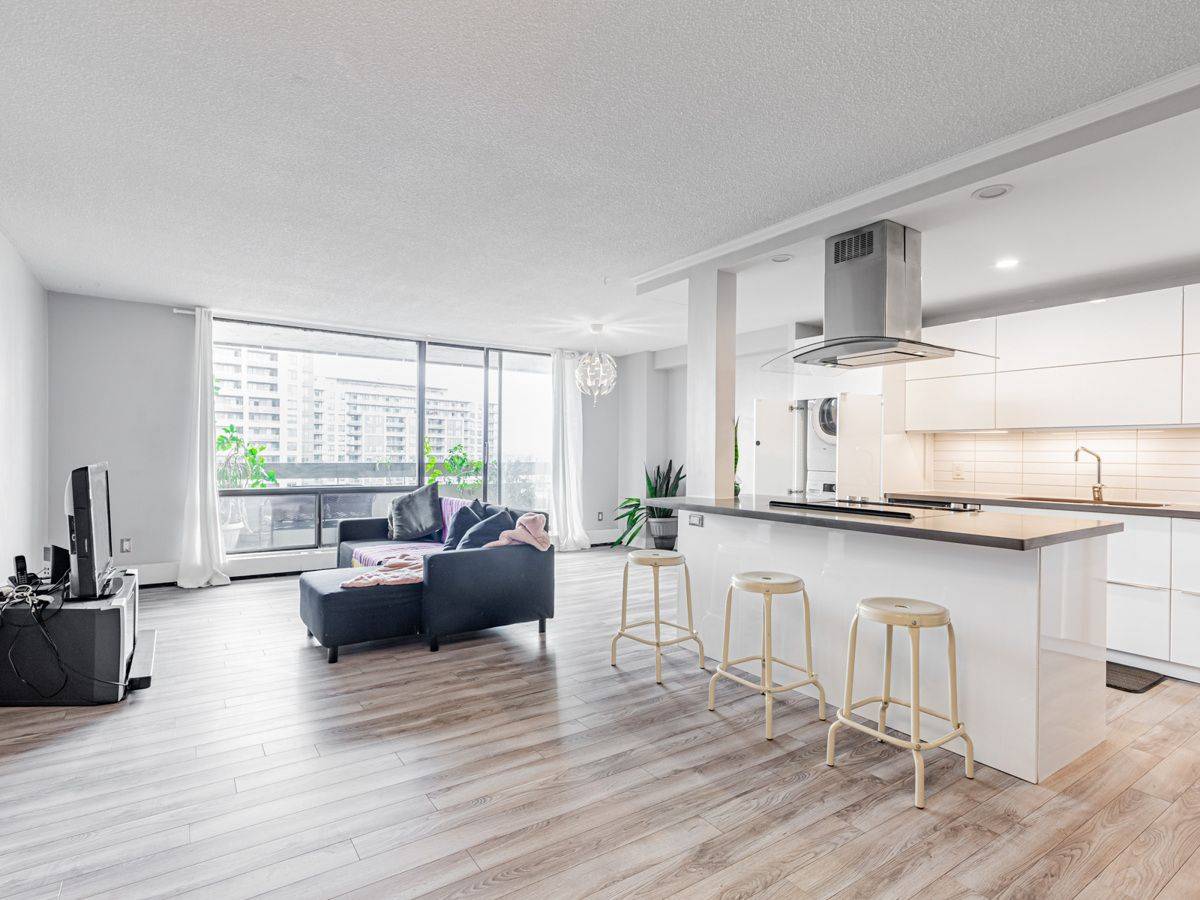 Pickering, ON L1W 2Z3,1210 Radom ST #1409
