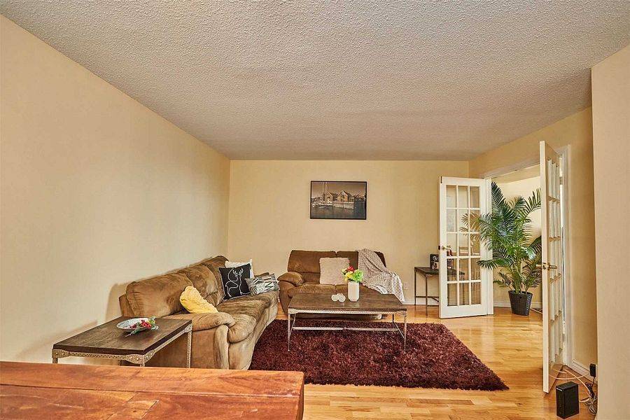 Toronto W10, ON M9V 5E6,41 Markbrook LN #1803