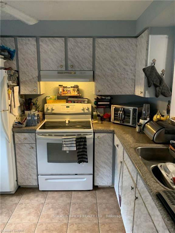 Niagara Falls, ON L2J 3W9,6767 Thorold Stone RD #21