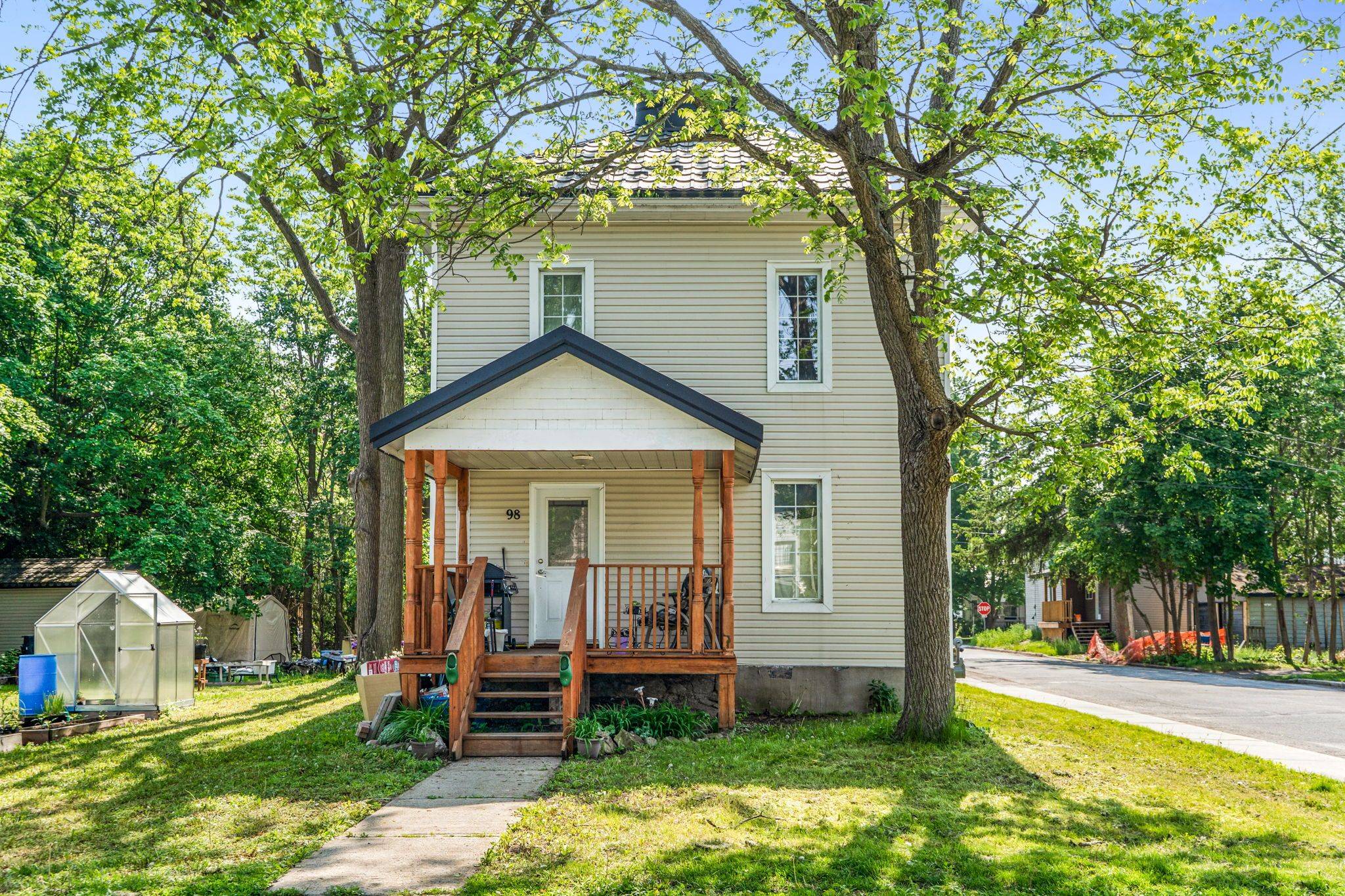North Dundas, ON K0C 1H0,98 Albert ST