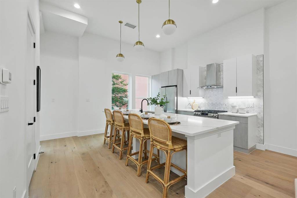 Dallas, TX 75204,4208 Live Oak Street #102