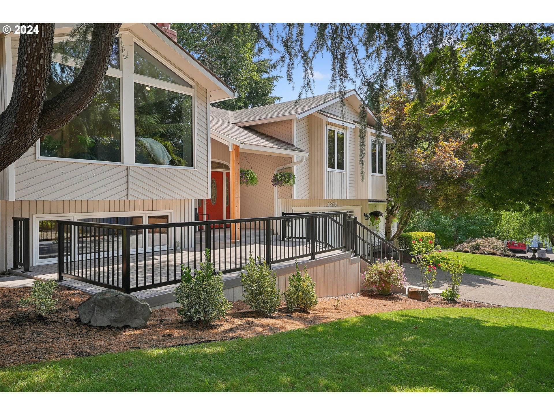 West Linn, OR 97068,4243 SPRING ROCK CIR
