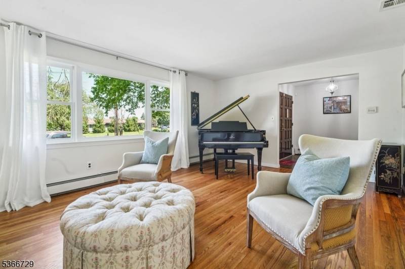Morris Twp., NJ 07960,4 Dickens Ct
